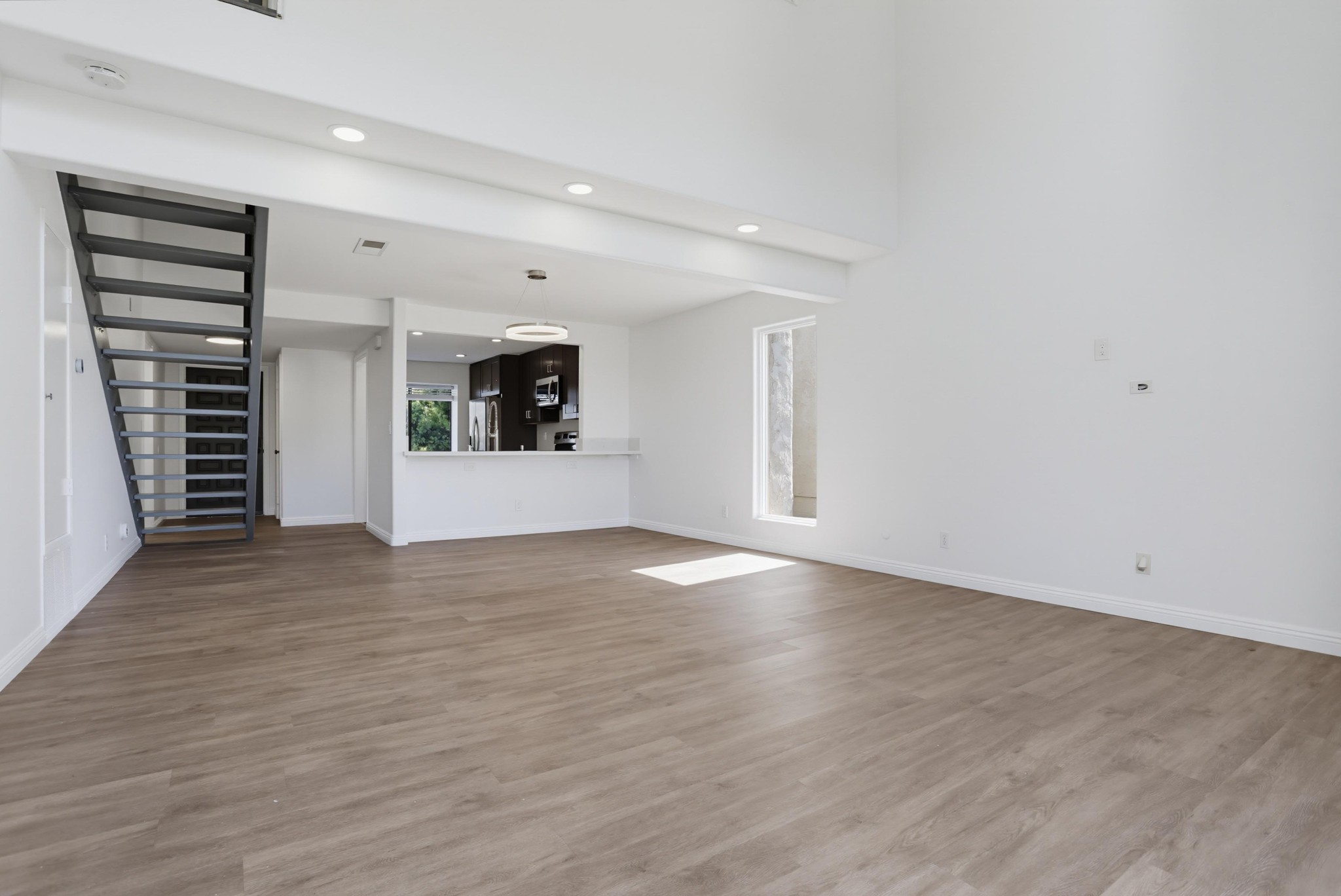 Virtual tour photo 18 of 43 for 2505 Navarra Dr Unit 321