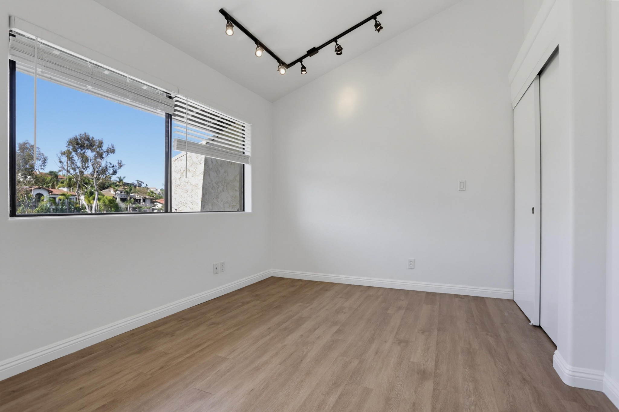 Virtual tour photo 21 of 43 for 2505 Navarra Dr Unit 321