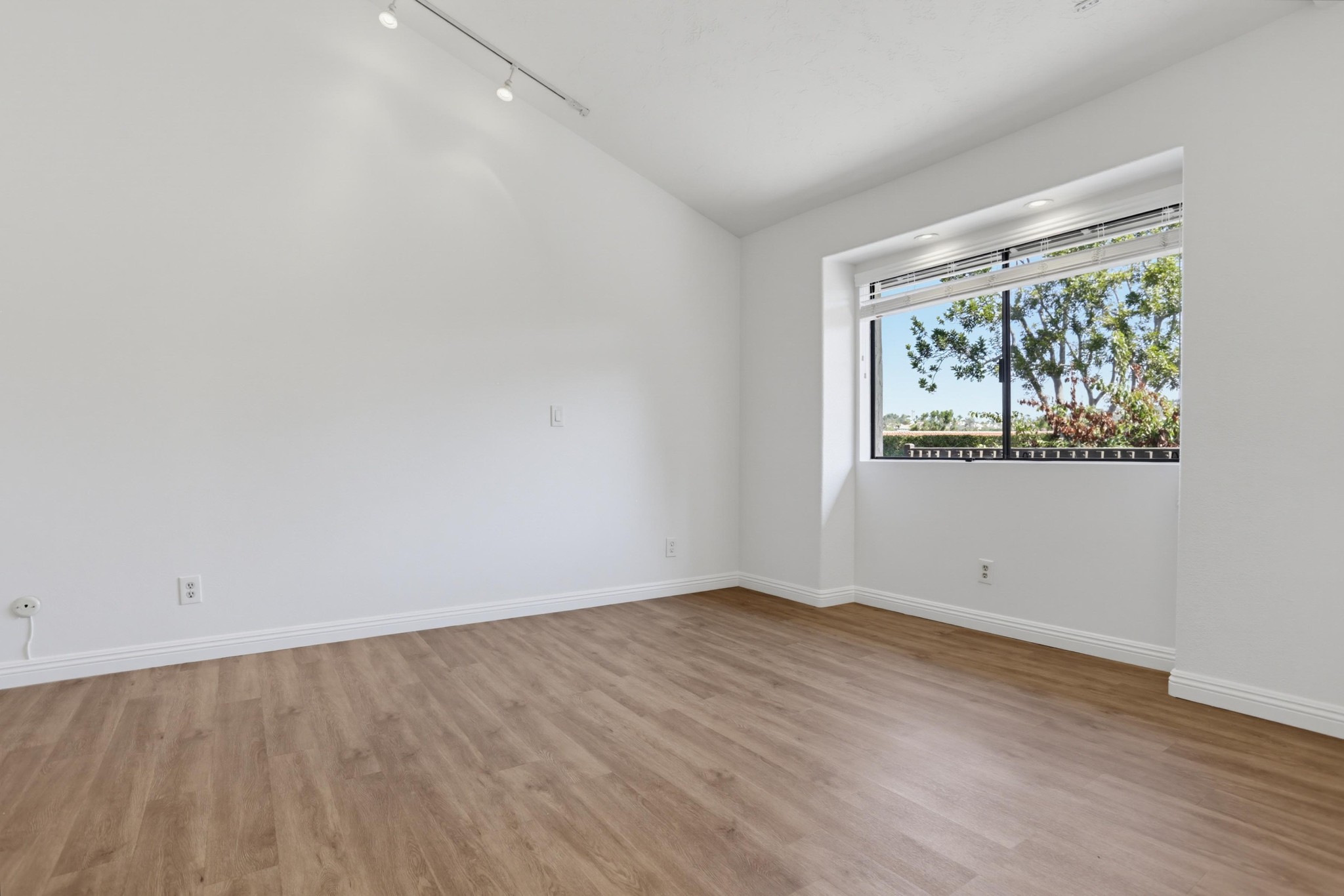 Virtual tour photo 24 of 43 for 2505 Navarra Dr Unit 321