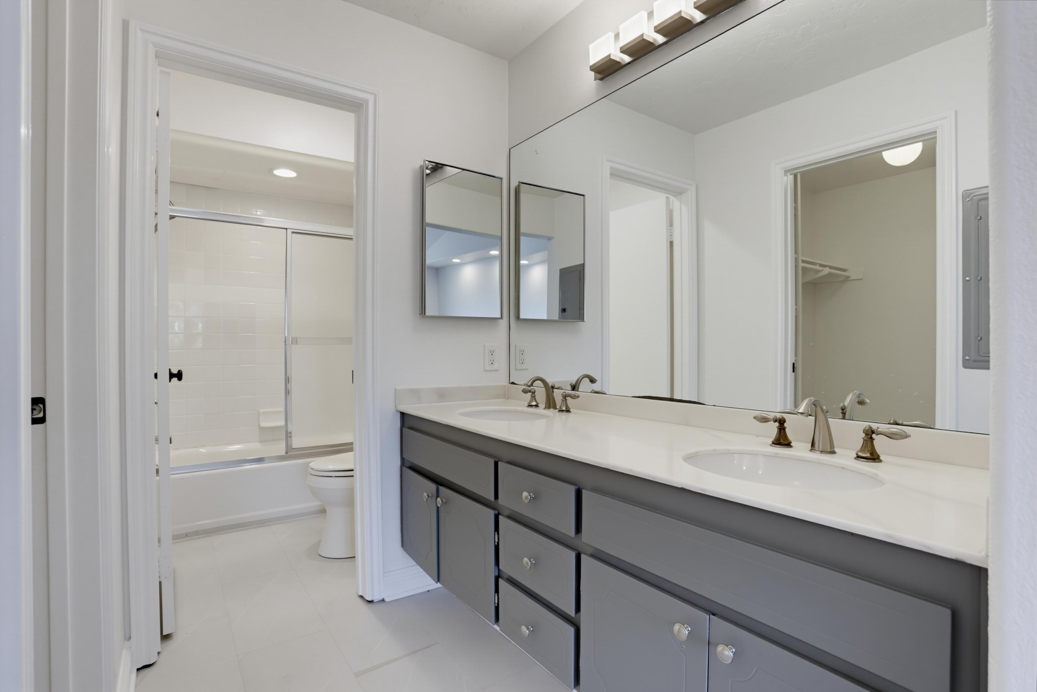 Virtual tour photo 27 of 43 for 2505 Navarra Dr Unit 321