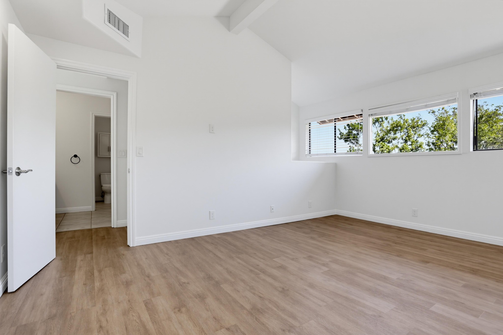 Virtual tour photo 36 of 43 for 2505 Navarra Dr Unit 321