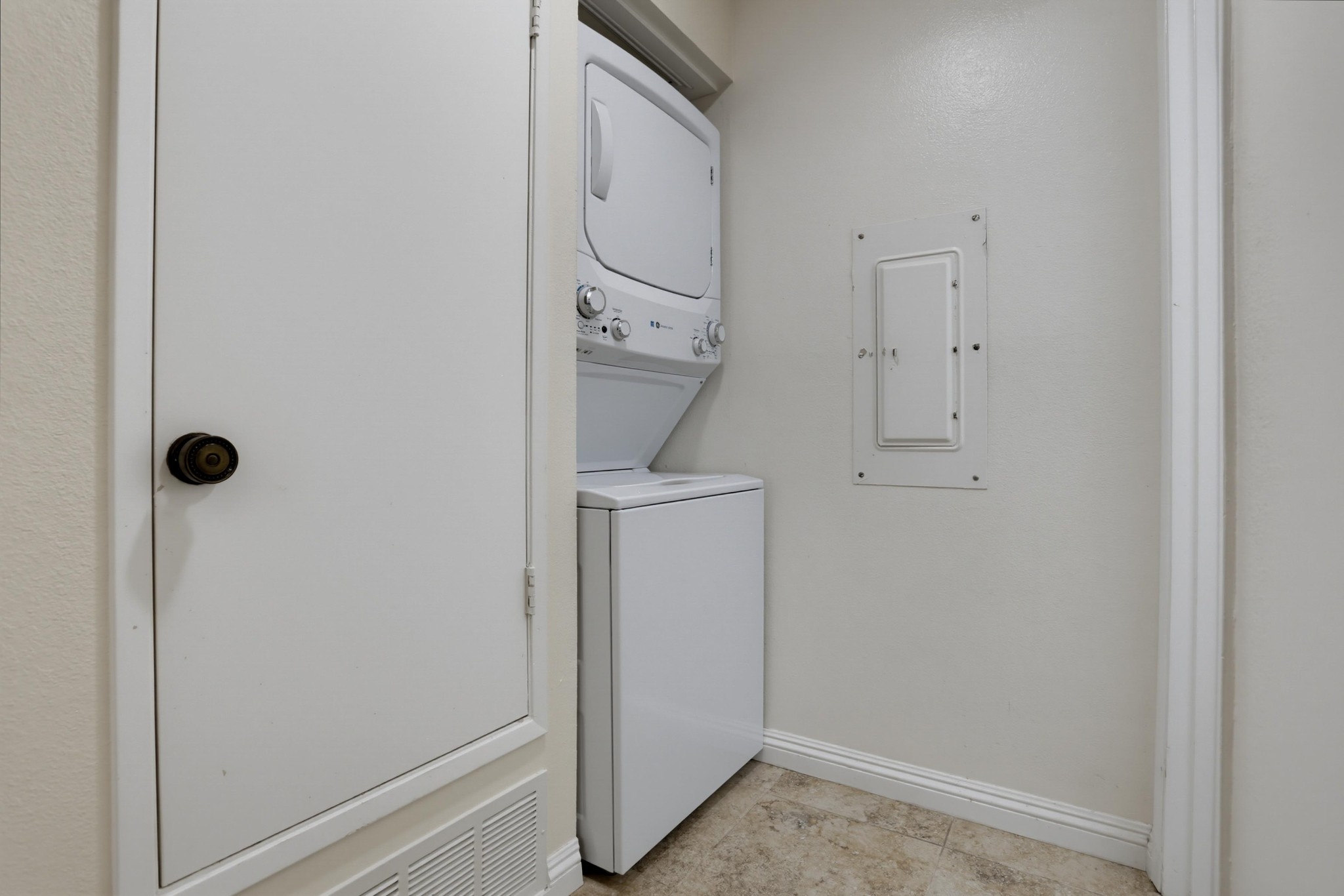 Virtual tour photo 27 of 50 for 2508 Navarra Dr Unit 403