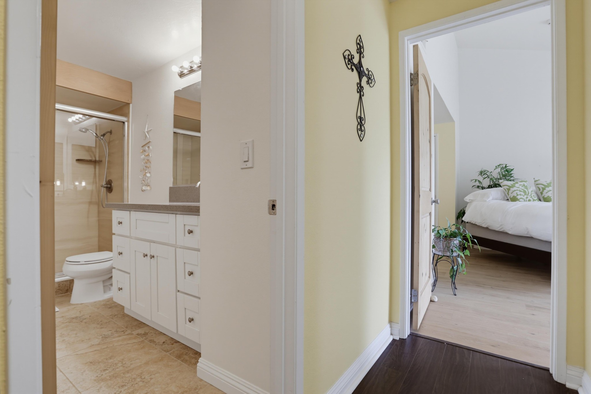 Virtual tour photo 31 of 50 for 2508 Navarra Dr Unit 403