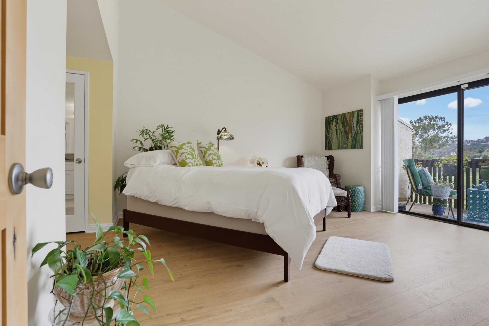 Virtual tour photo 32 of 50 for 2508 Navarra Dr Unit 403