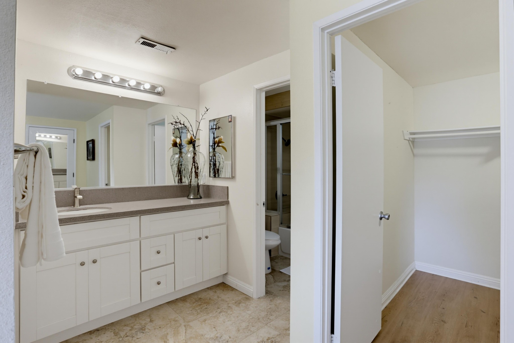 Virtual tour photo 37 of 50 for 2508 Navarra Dr Unit 403