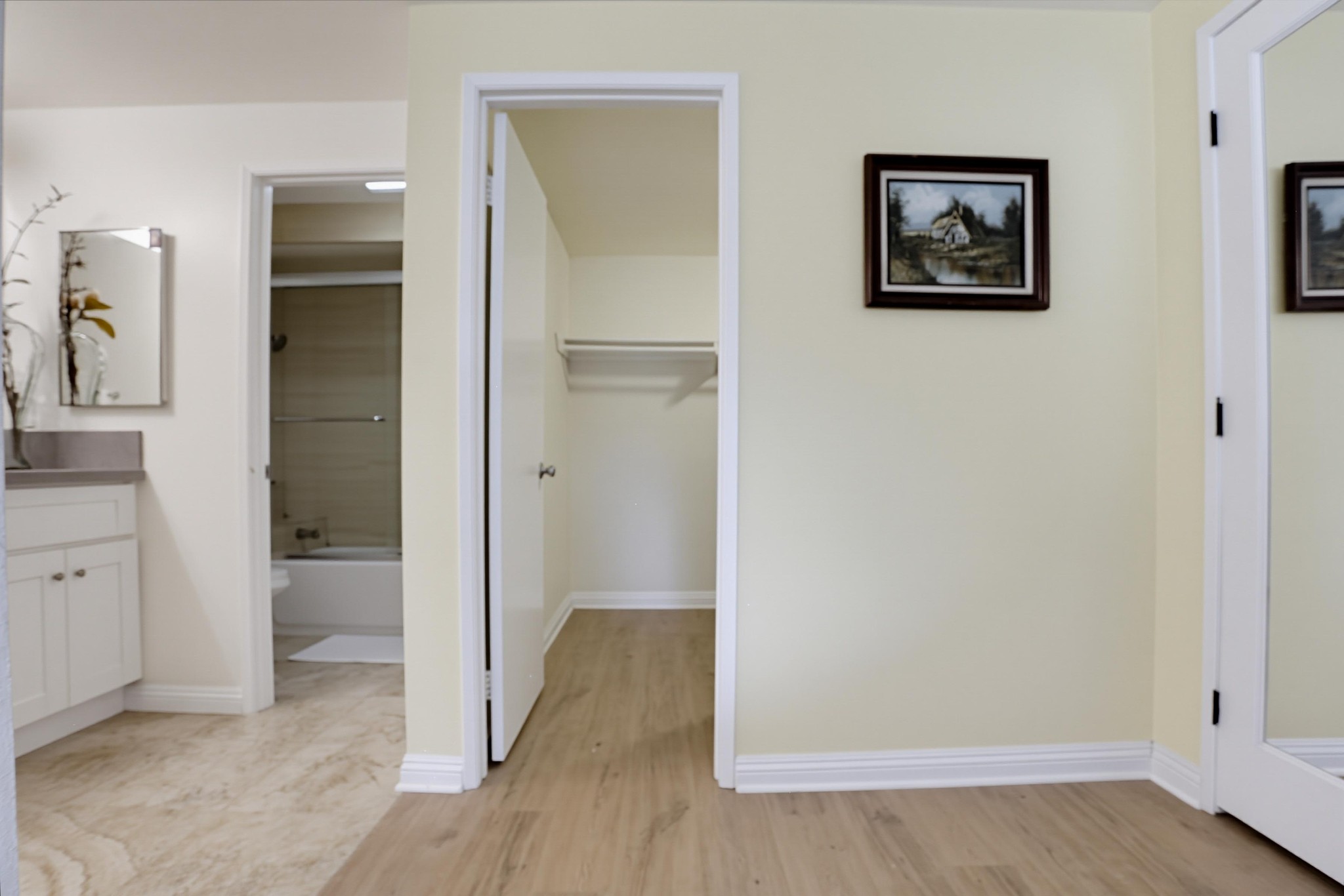 Virtual tour photo 38 of 50 for 2508 Navarra Dr Unit 403