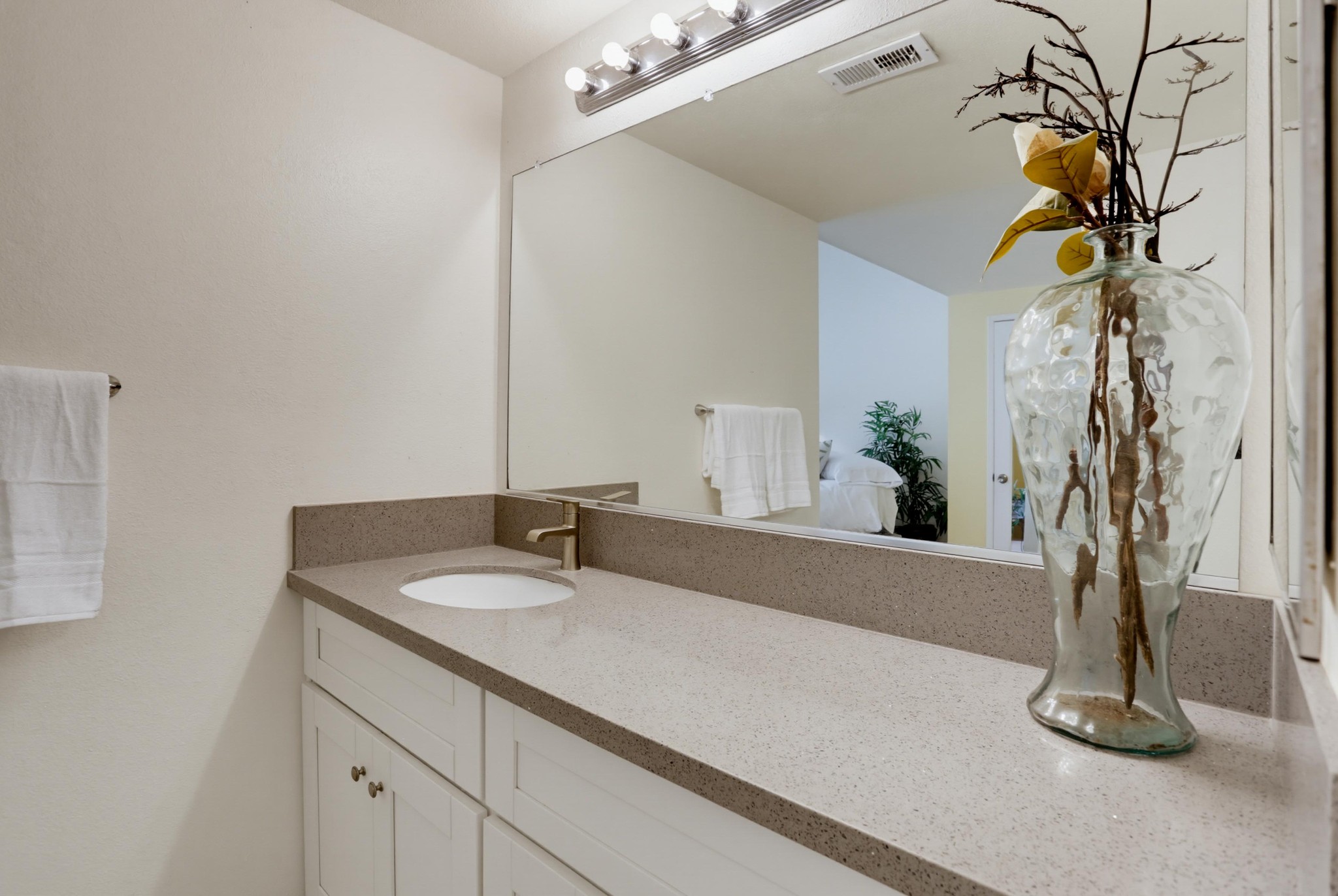 Virtual tour photo 39 of 50 for 2508 Navarra Dr Unit 403