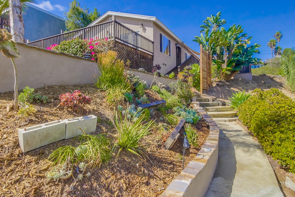 Virtual tour photo 6 of 69 for 2514 Chalcedony St