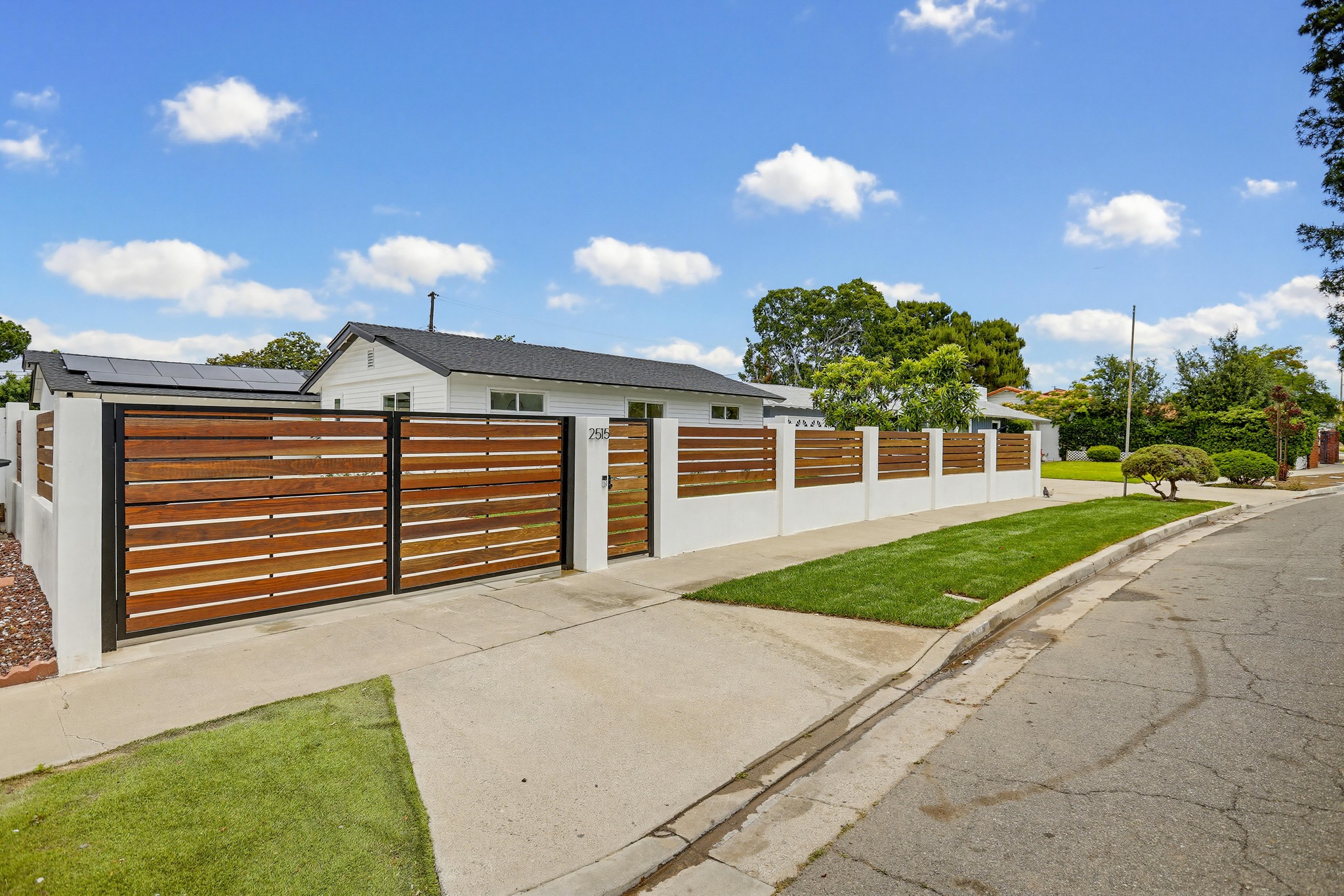 Virtual tour photo 3 of 69 for 2515 E Orange Grove Ave