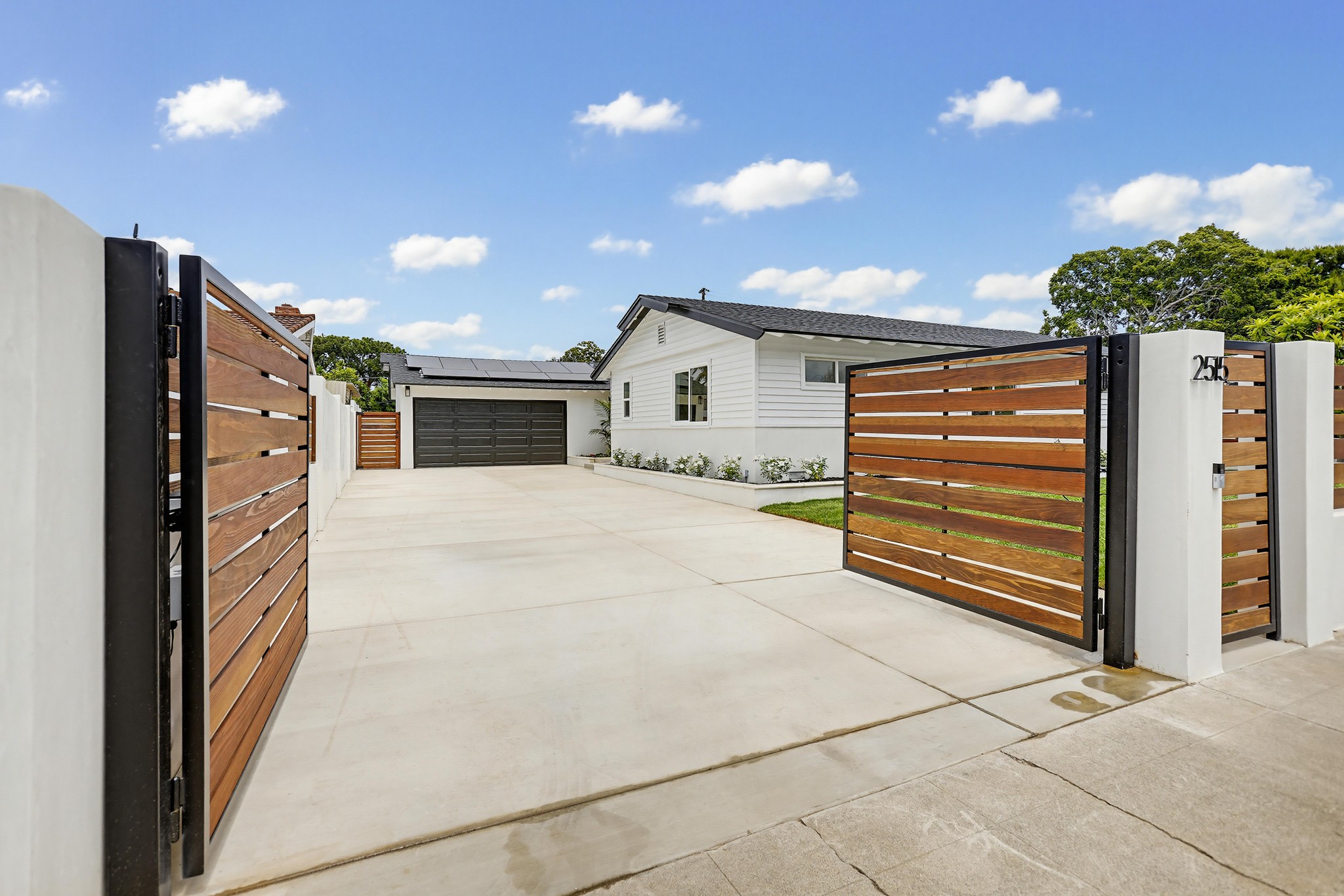 Virtual tour photo 7 of 69 for 2515 E Orange Grove Ave