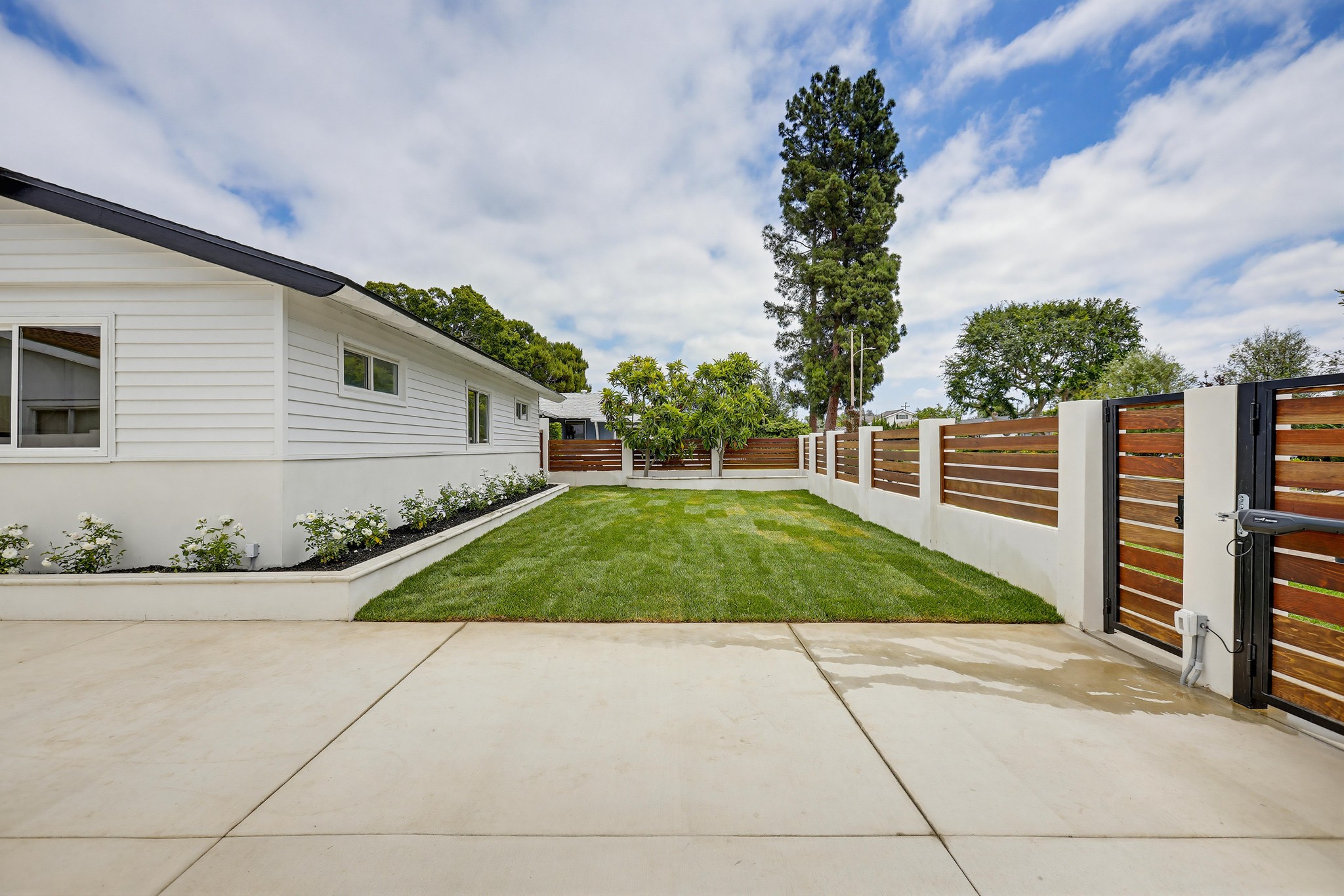 Virtual tour photo 11 of 69 for 2515 E Orange Grove Ave