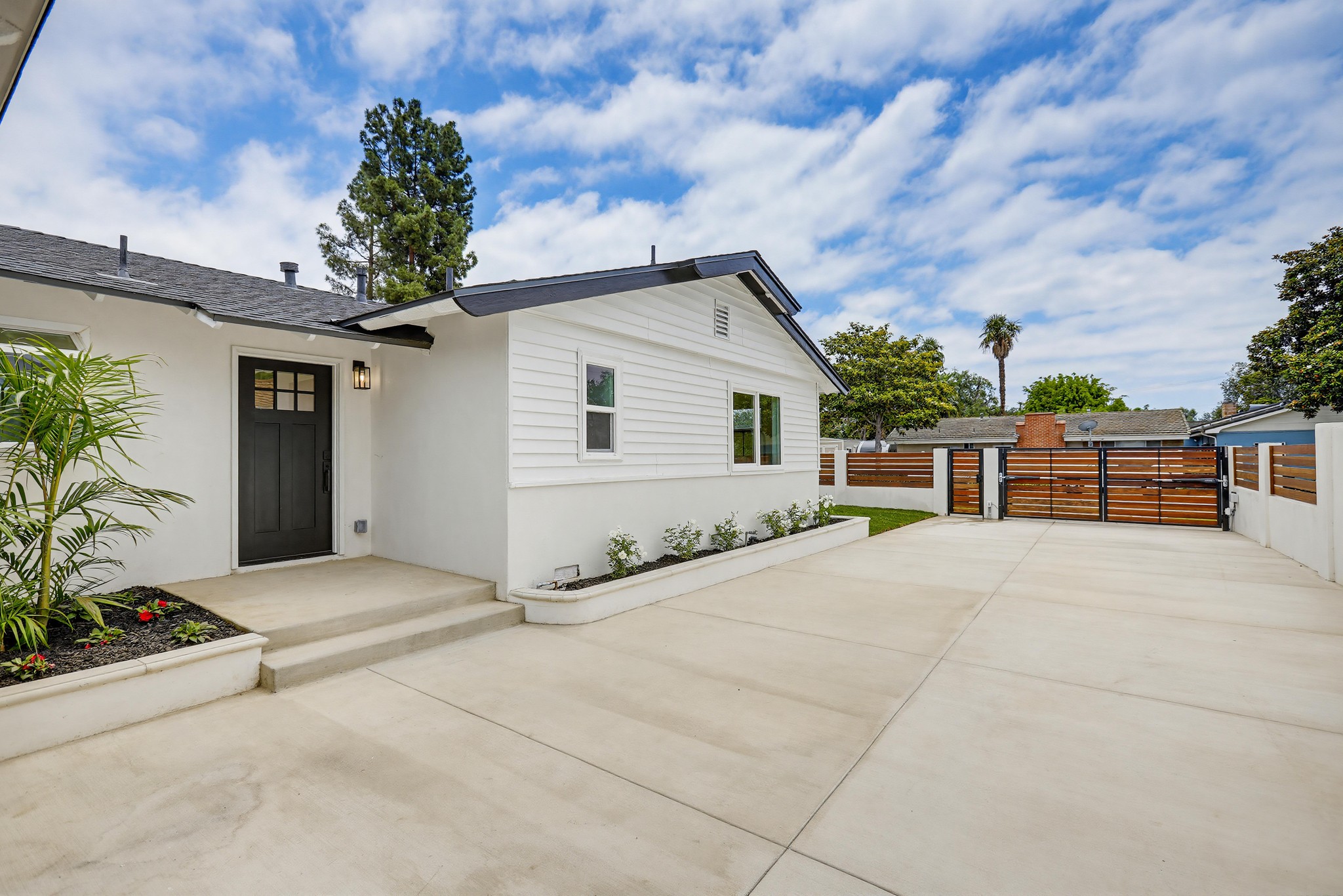 Virtual tour photo 17 of 69 for 2515 E Orange Grove Ave
