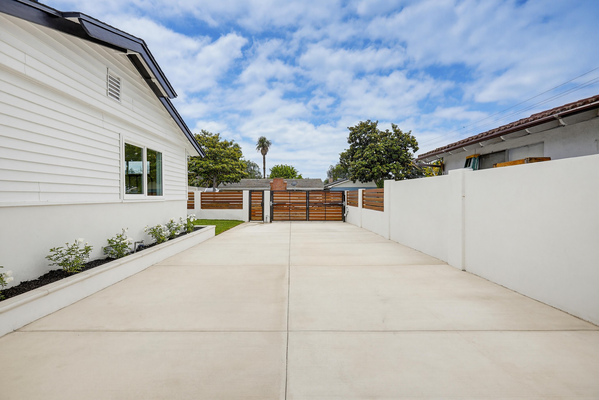 Virtual tour photo 18 of 69 for 2515 E Orange Grove Ave