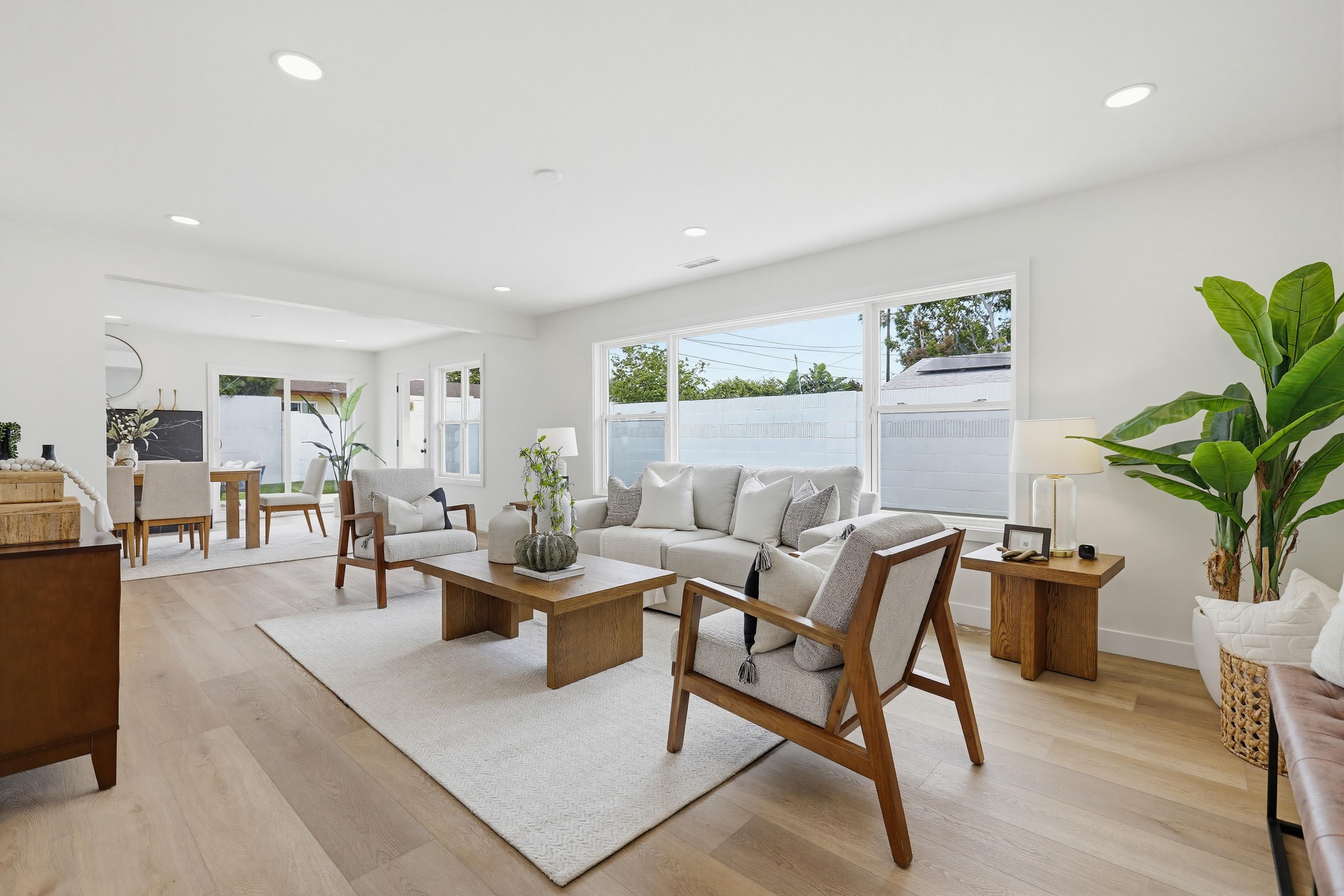 Virtual tour photo 22 of 69 for 2515 E Orange Grove Ave