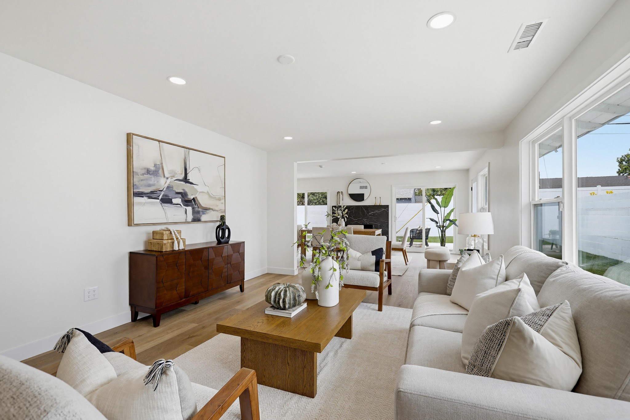 Virtual tour photo 24 of 69 for 2515 E Orange Grove Ave
