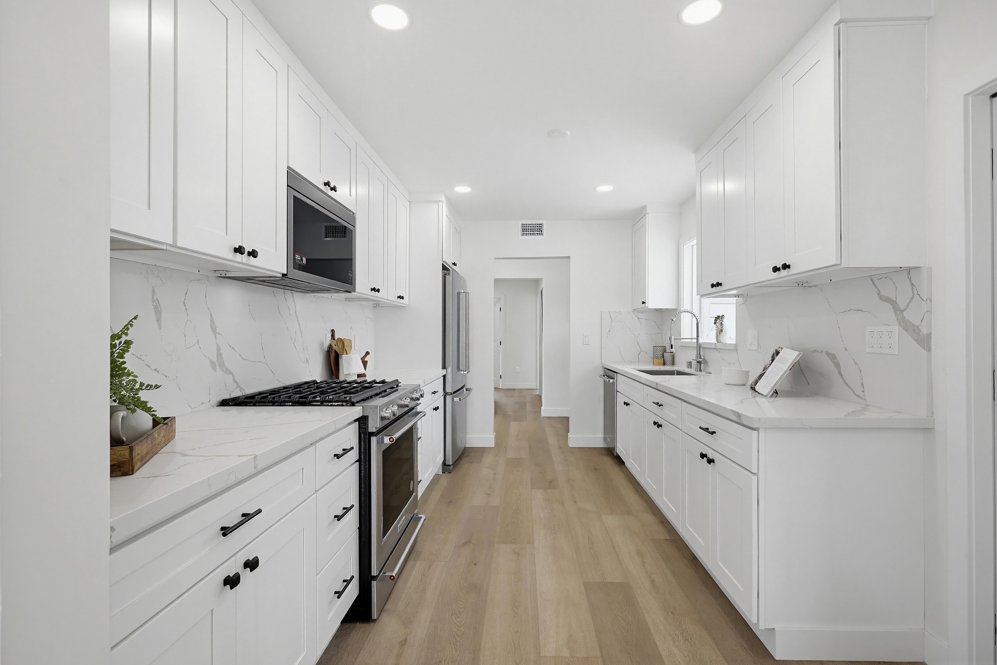 Virtual tour photo 37 of 69 for 2515 E Orange Grove Ave