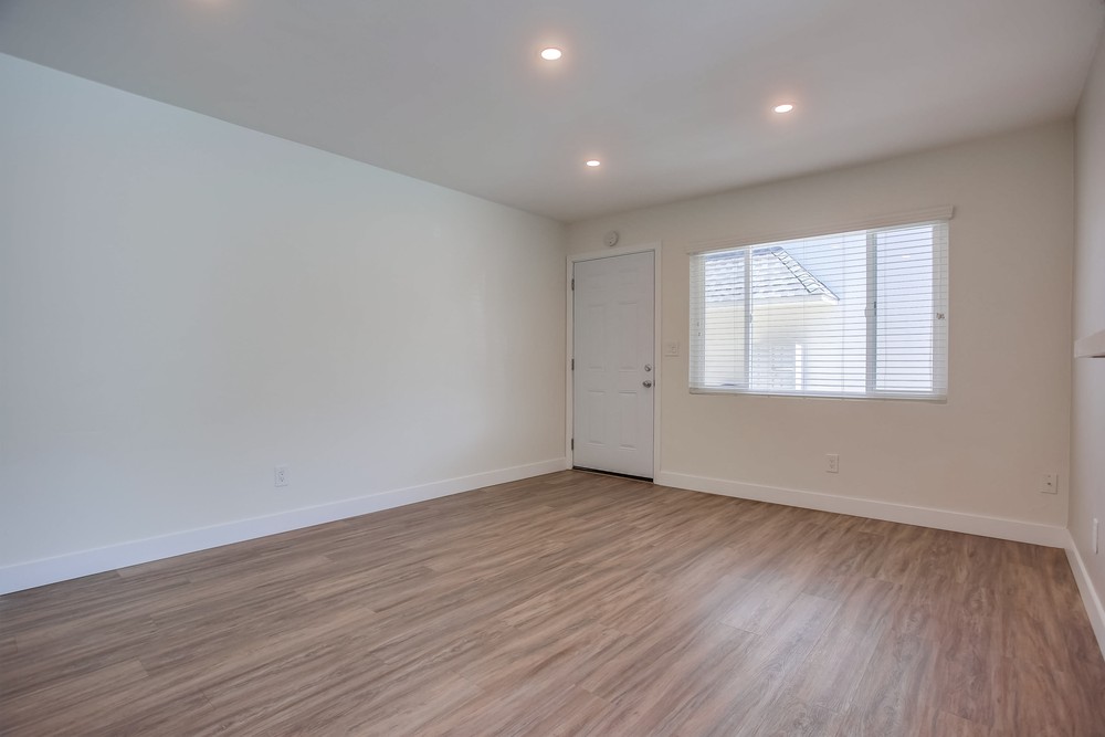 Virtual tour photo 10 of 25 for 2520 Chicago St #1