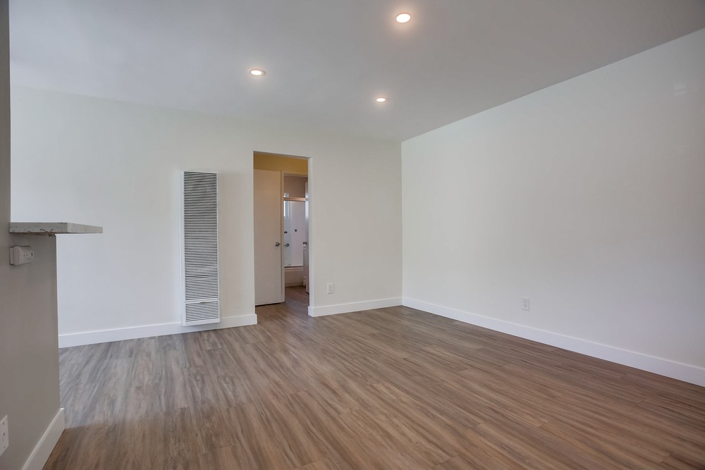 Virtual tour photo 11 of 25 for 2520 Chicago St #1