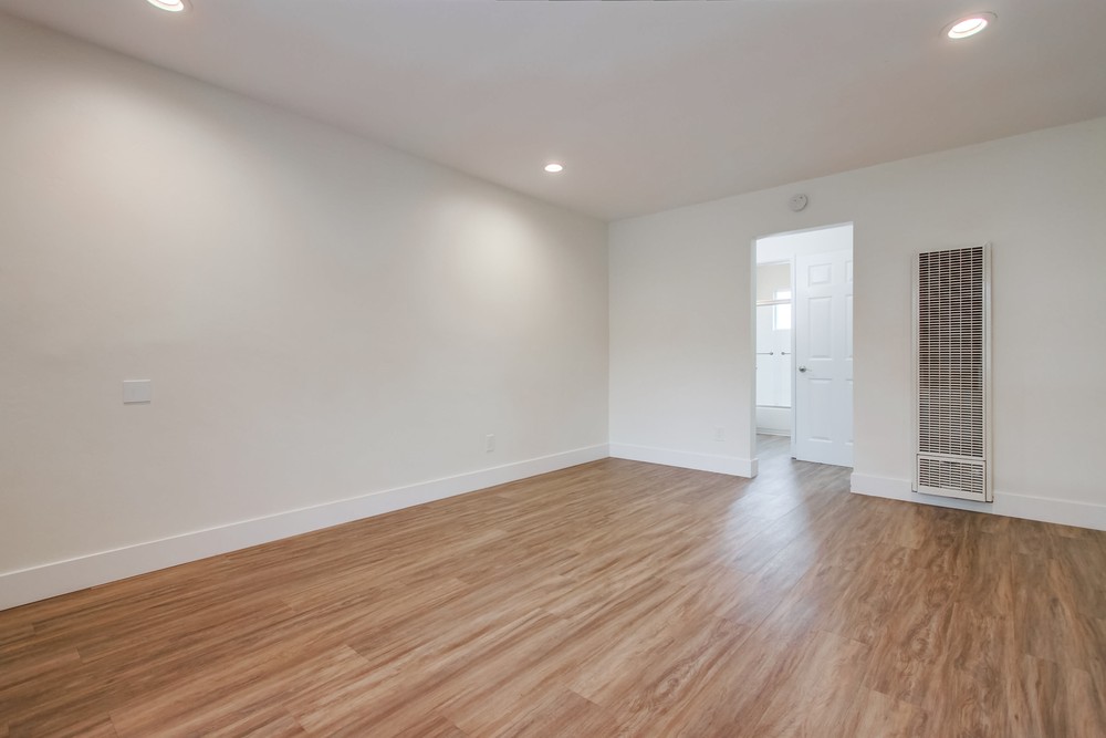 Virtual tour photo 8 of 44 for 2520 Chicago St #2