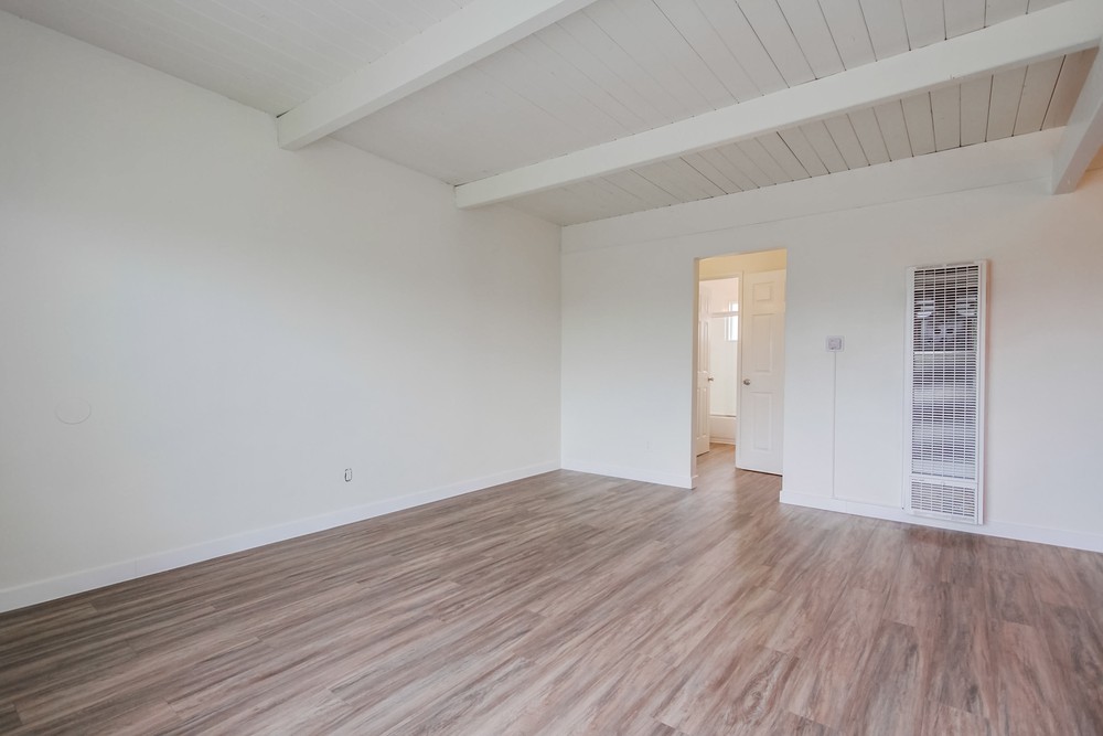 Virtual tour photo 9 of 25 for 2520 Chicago St #30