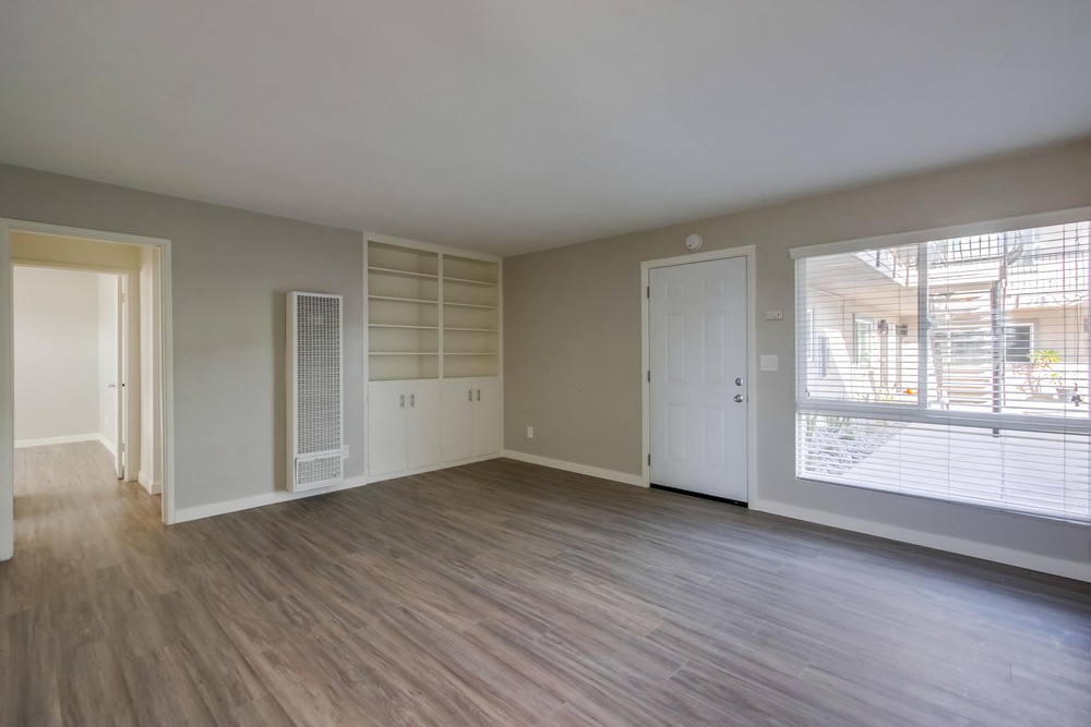 Virtual tour photo 4 of 19 for 2520 Chicago St #8
