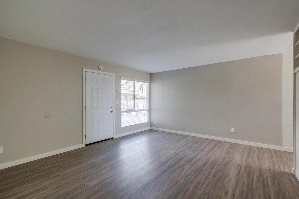 Virtual tour photo 5 of 19 for 2520 Chicago St #8