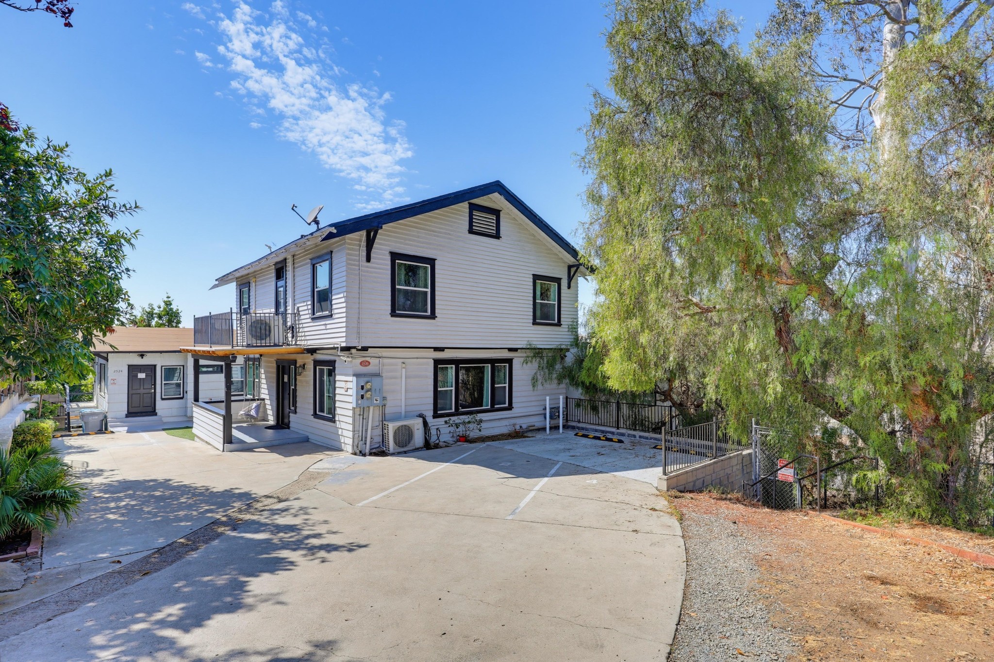 Virtual tour photo 1 of 111 for 2524-26 Horton Ave