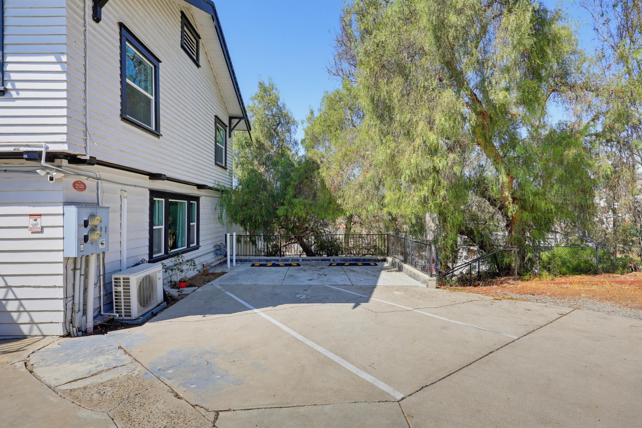 Virtual tour photo 5 of 111 for 2524-26 Horton Ave