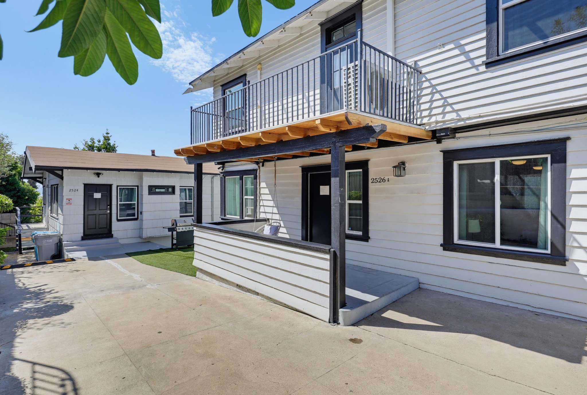 Virtual tour photo 7 of 111 for 2524-26 Horton Ave