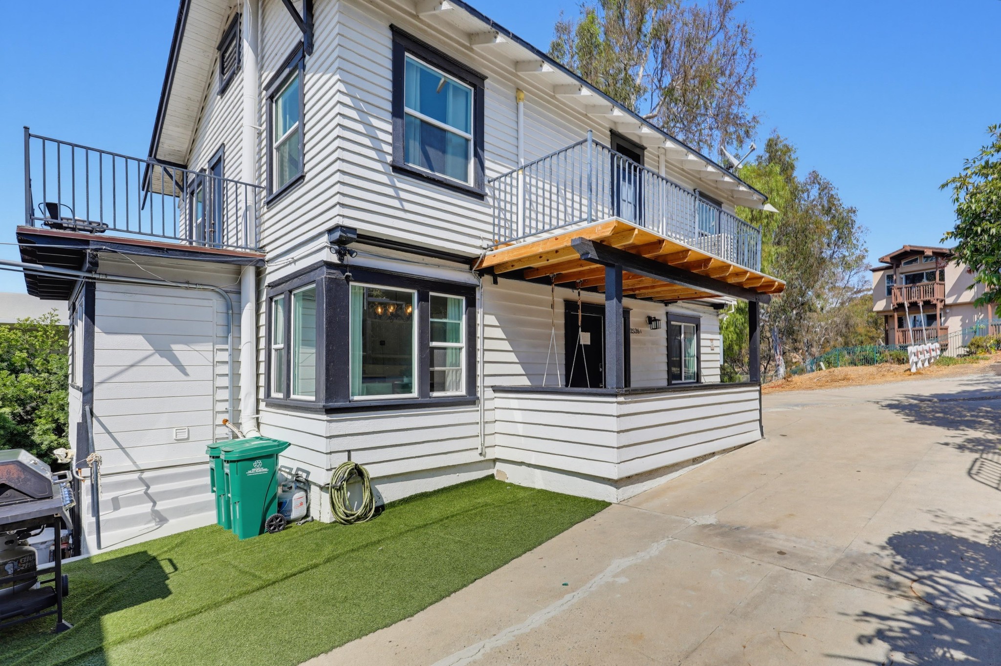 Virtual tour photo 9 of 111 for 2524-26 Horton Ave