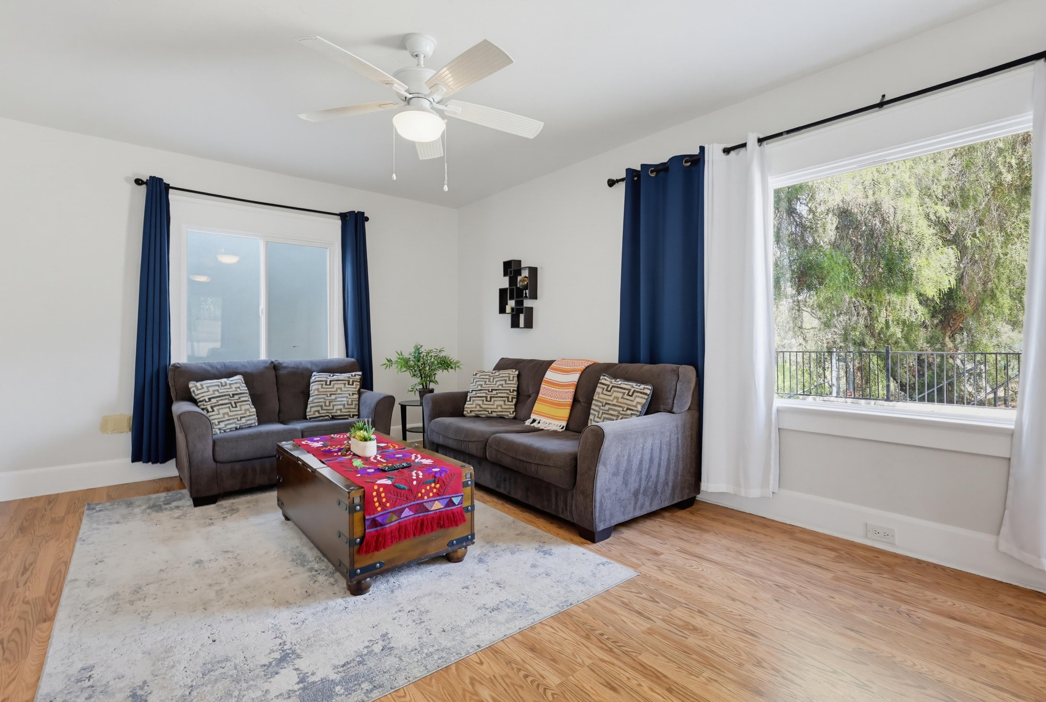 Virtual tour photo 15 of 111 for 2524-26 Horton Ave