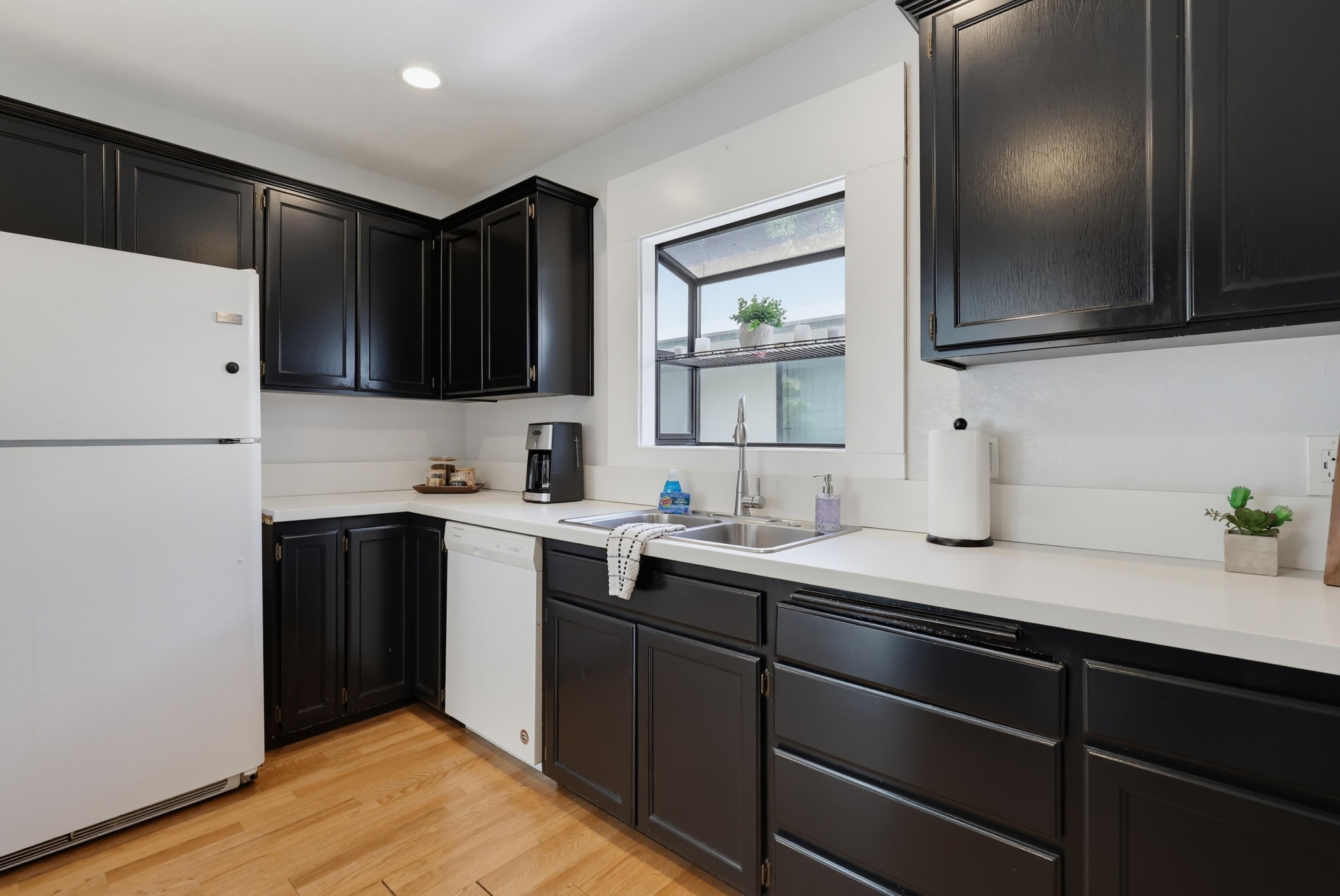 Virtual tour photo 23 of 111 for 2524-26 Horton Ave
