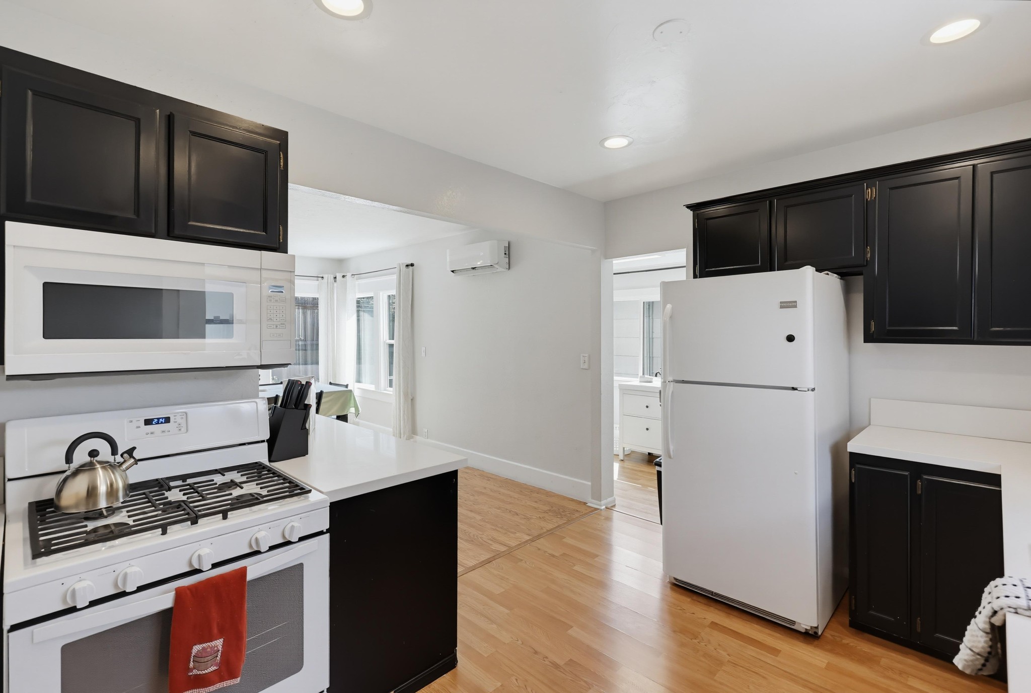 Virtual tour photo 24 of 111 for 2524-26 Horton Ave