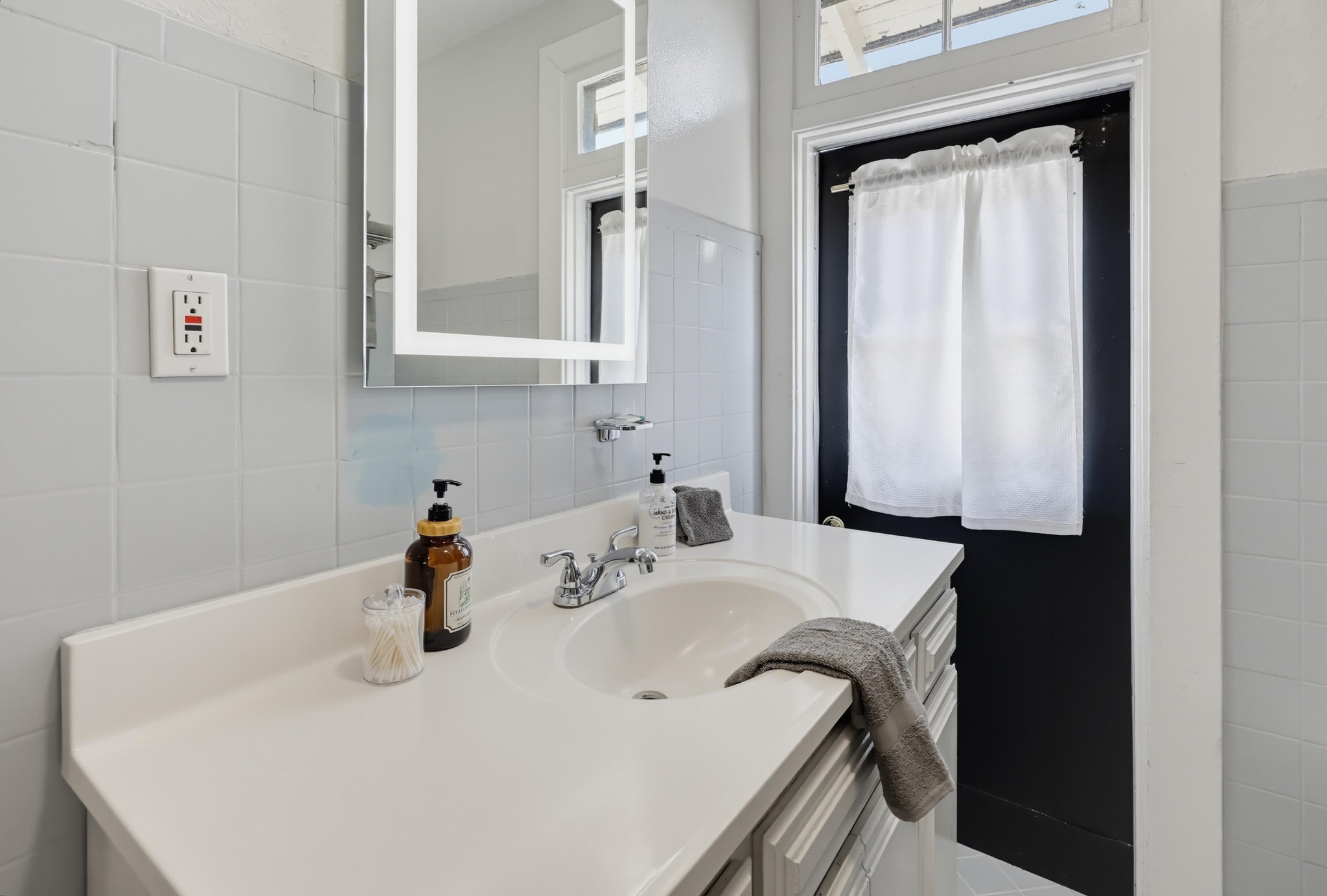 Virtual tour photo 50 of 111 for 2524-26 Horton Ave