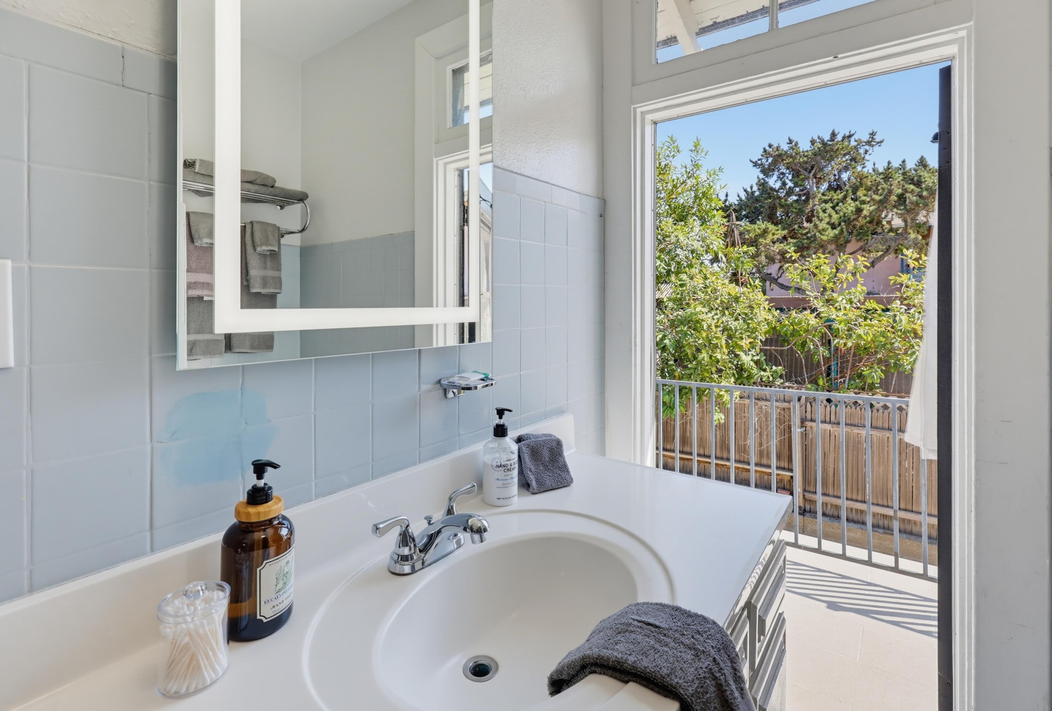 Virtual tour photo 51 of 111 for 2524-26 Horton Ave