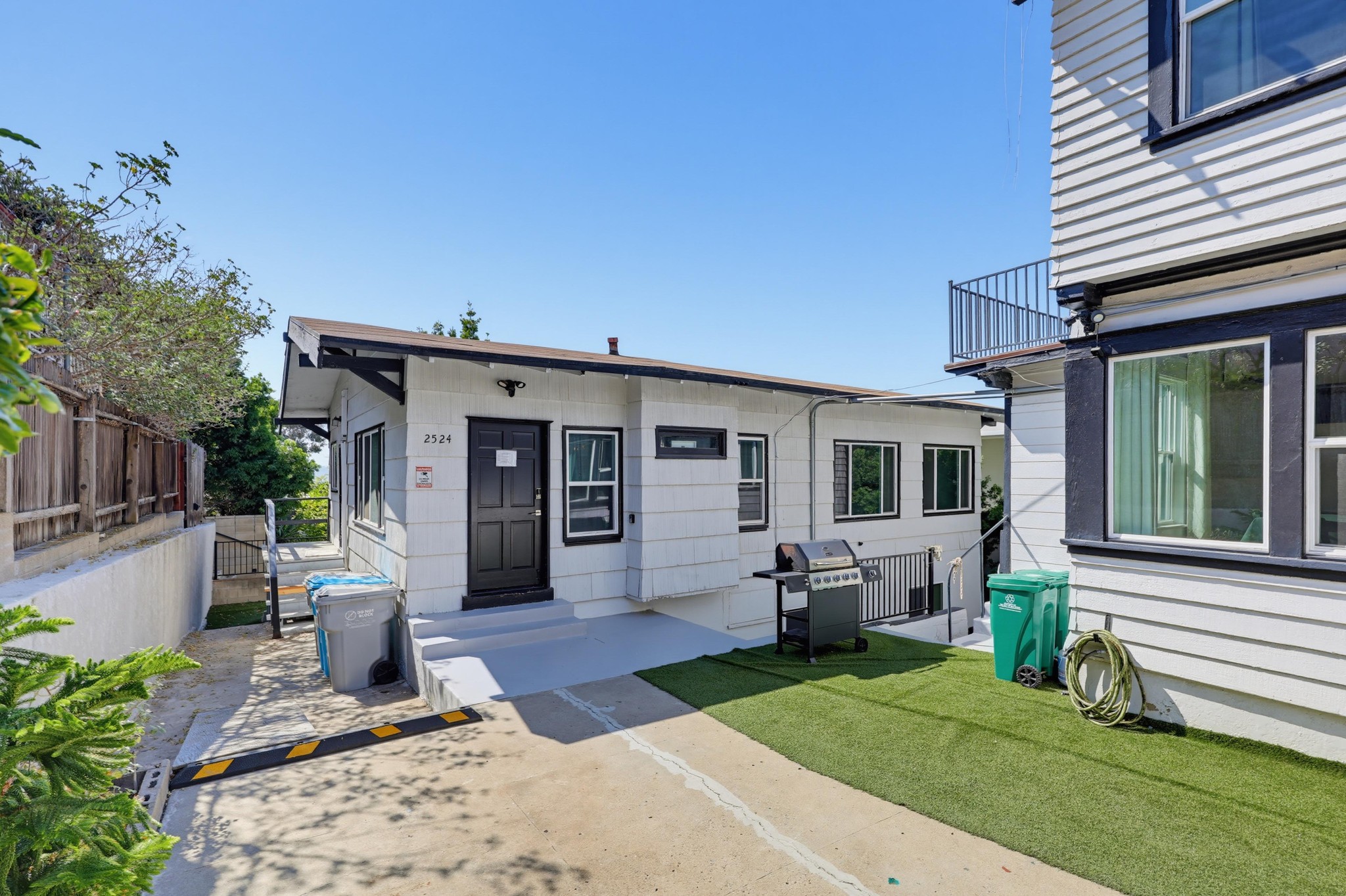 Virtual tour photo 61 of 111 for 2524-26 Horton Ave