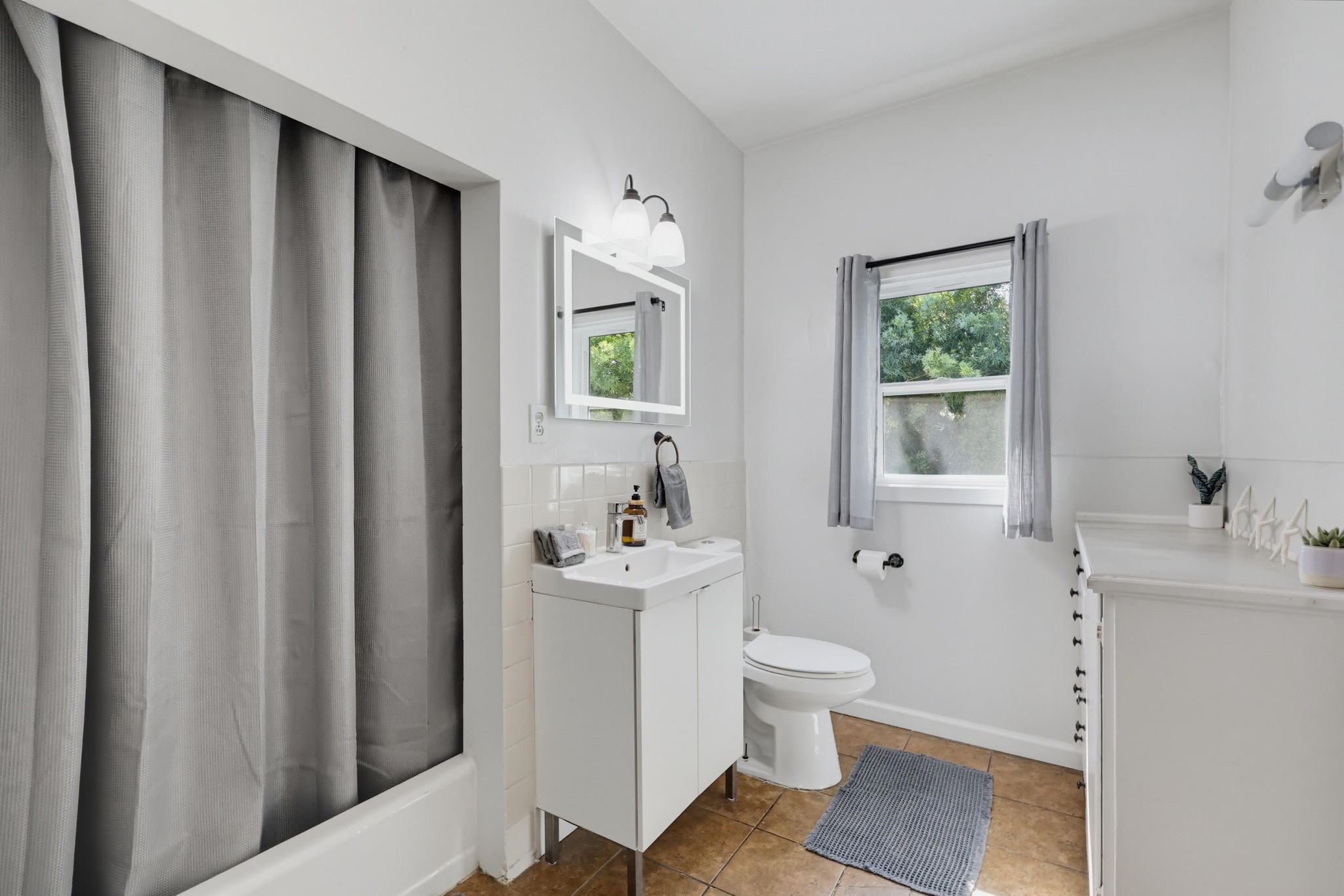 Virtual tour photo 79 of 111 for 2524-26 Horton Ave