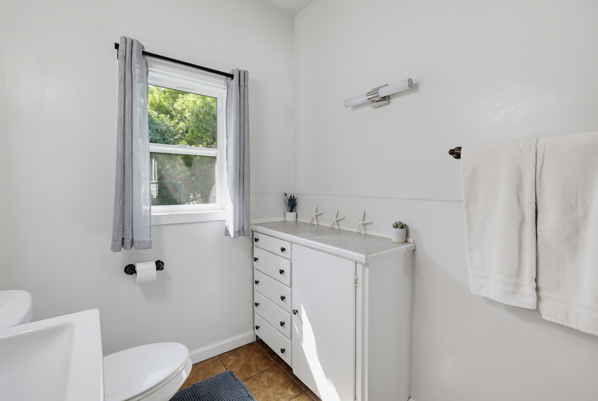 Virtual tour photo 81 of 111 for 2524-26 Horton Ave
