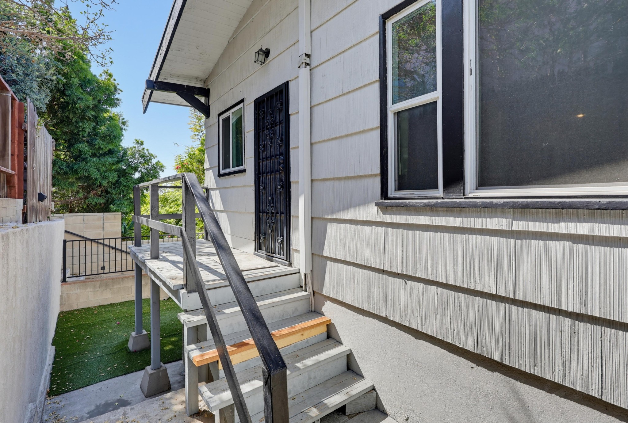 Virtual tour photo 108 of 111 for 2524-26 Horton Ave