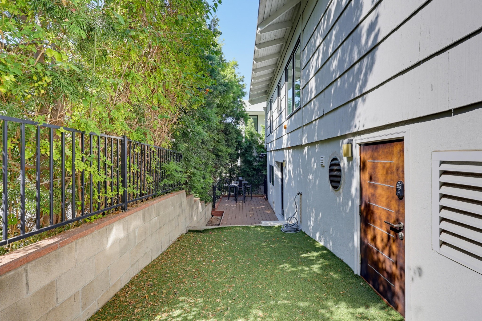 Virtual tour photo 109 of 111 for 2524-26 Horton Ave