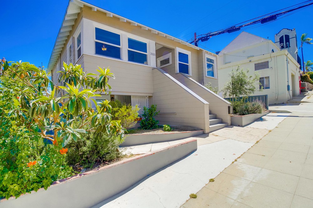 Virtual tour photo 3 of 49 for 2525 E St