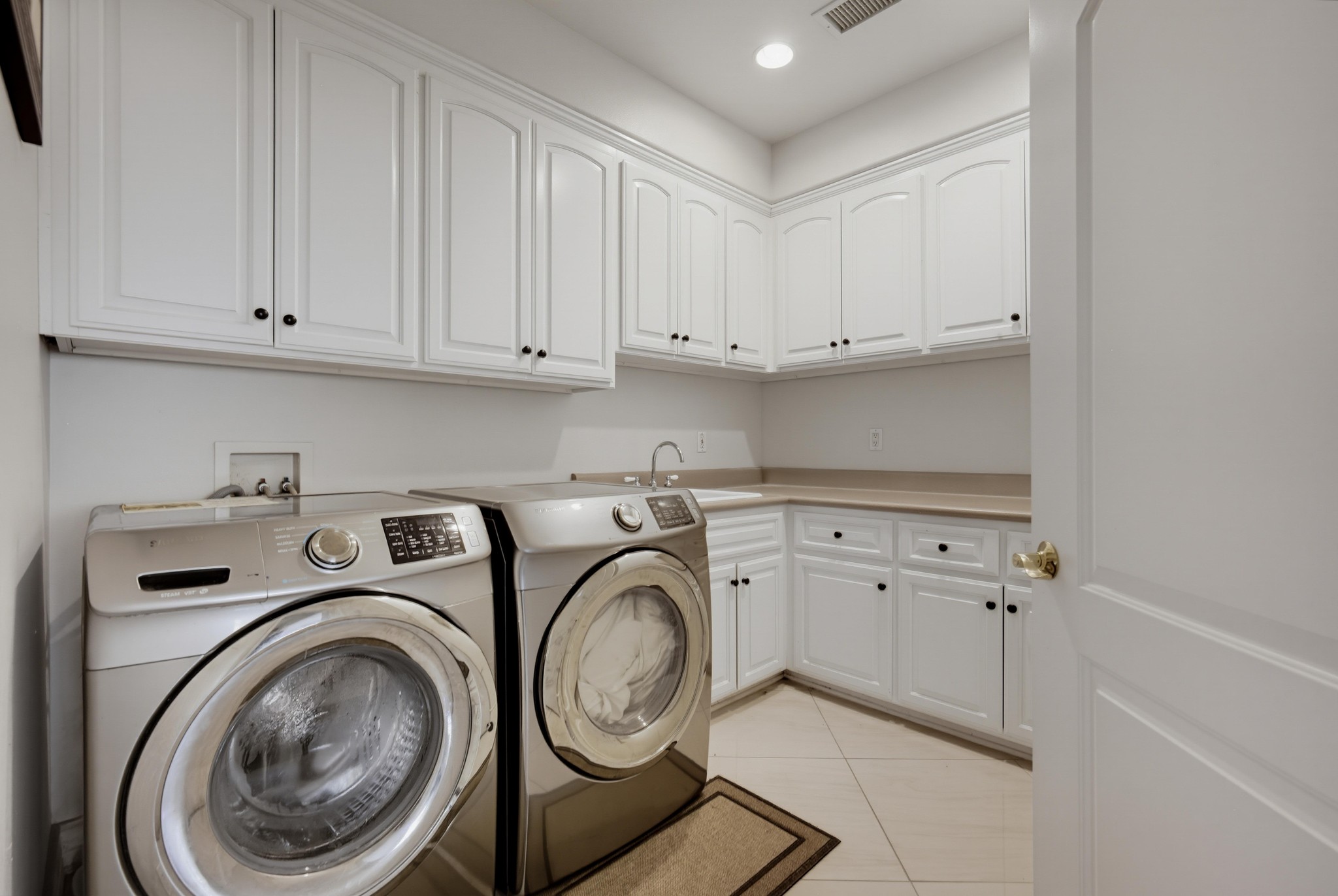 Virtual tour photo 65 of 89 for 2525 Prospect Dr