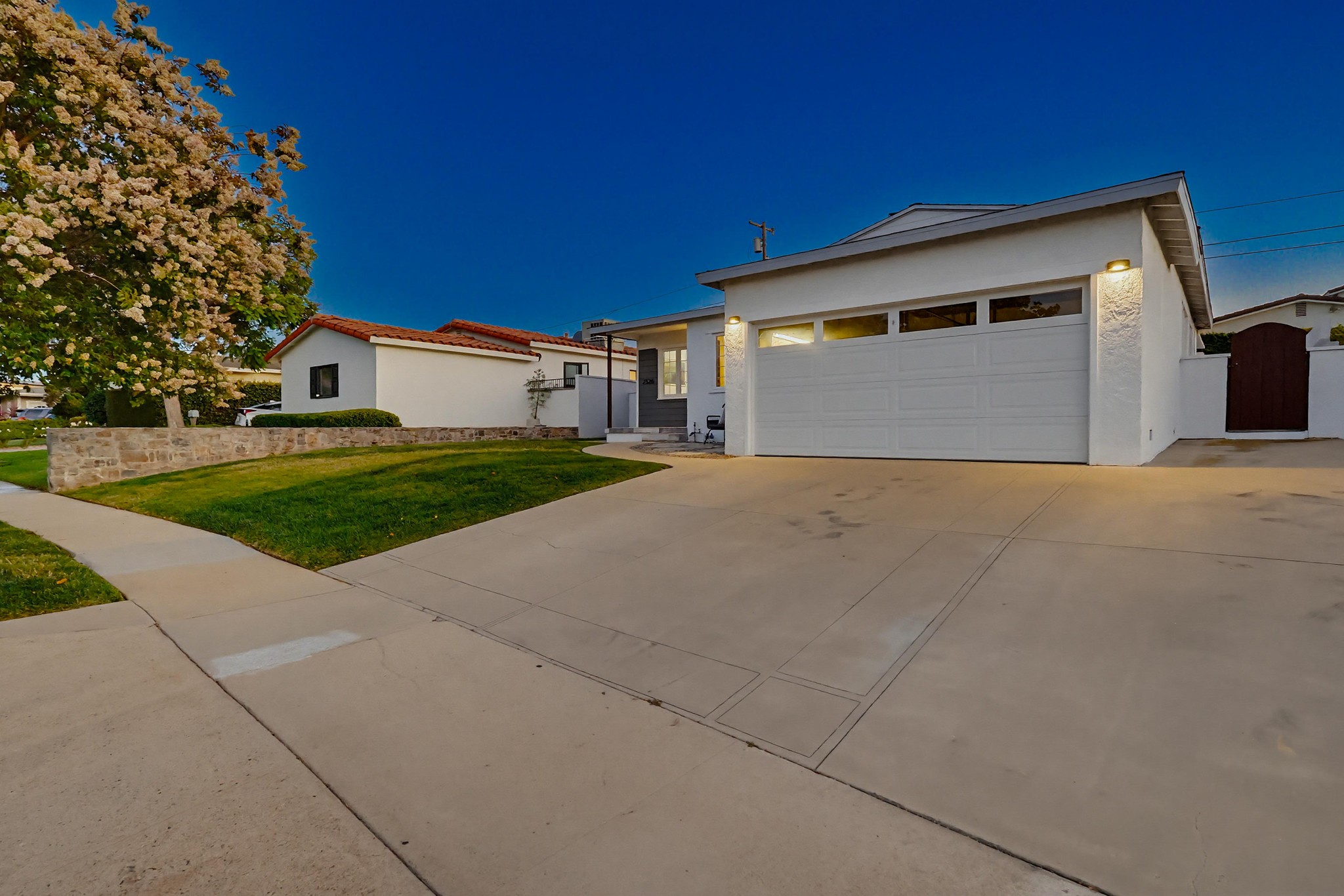 Virtual tour photo 4 of 94 for 2526 Highcliff Dr