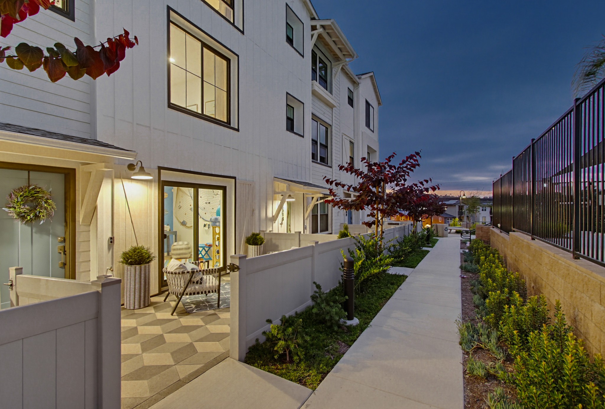 Virtual tour photo 4 of 133 for 2528 Delphinium Ln
