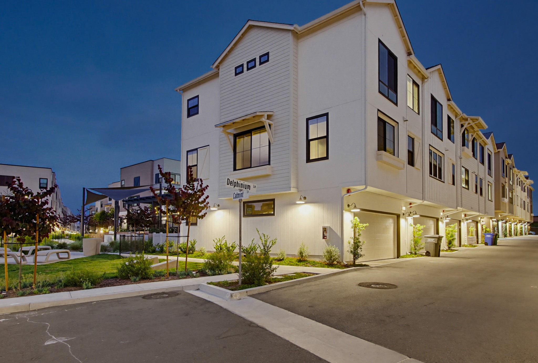 Virtual tour photo 8 of 133 for 2528 Delphinium Ln