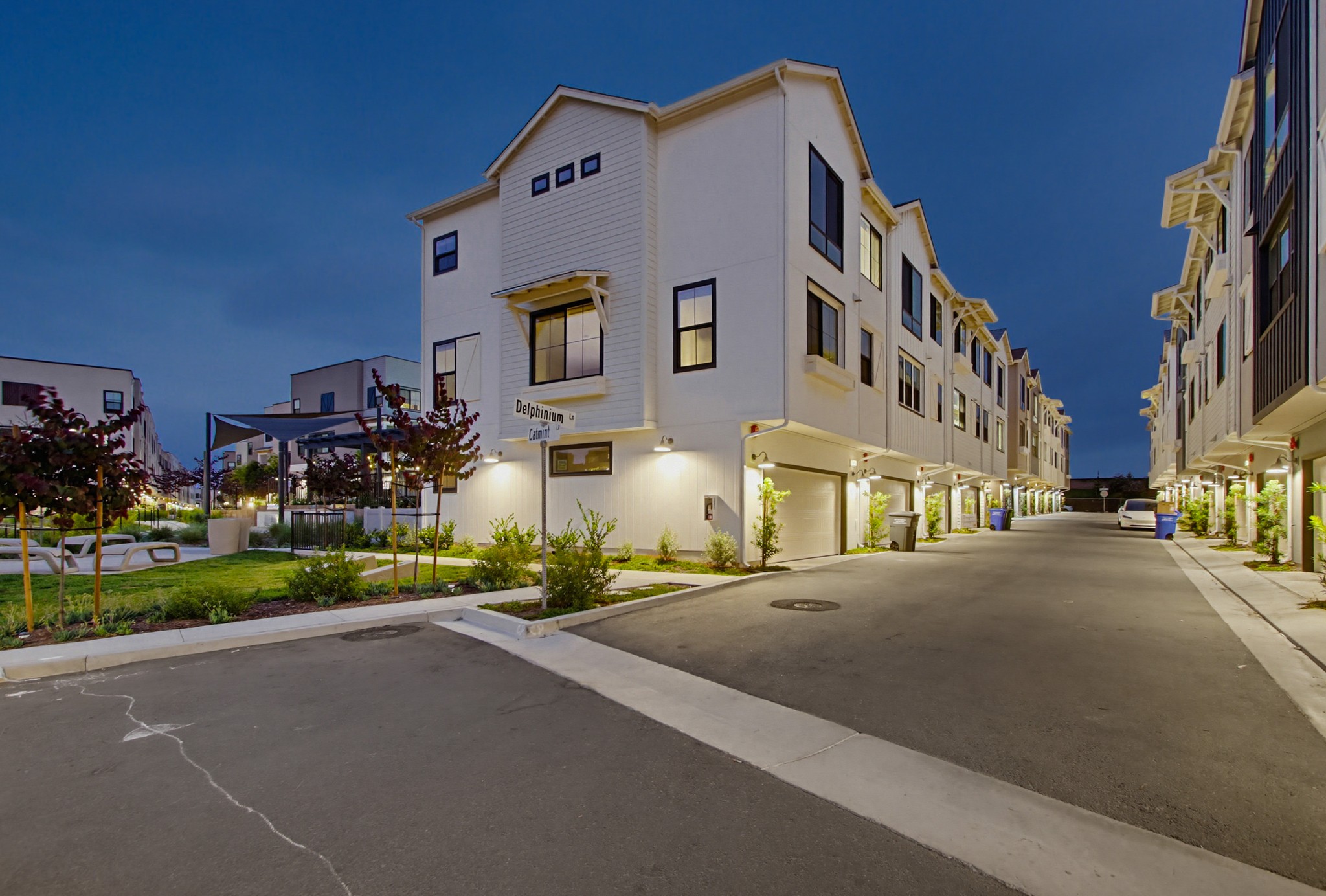 Virtual tour photo 9 of 133 for 2528 Delphinium Ln