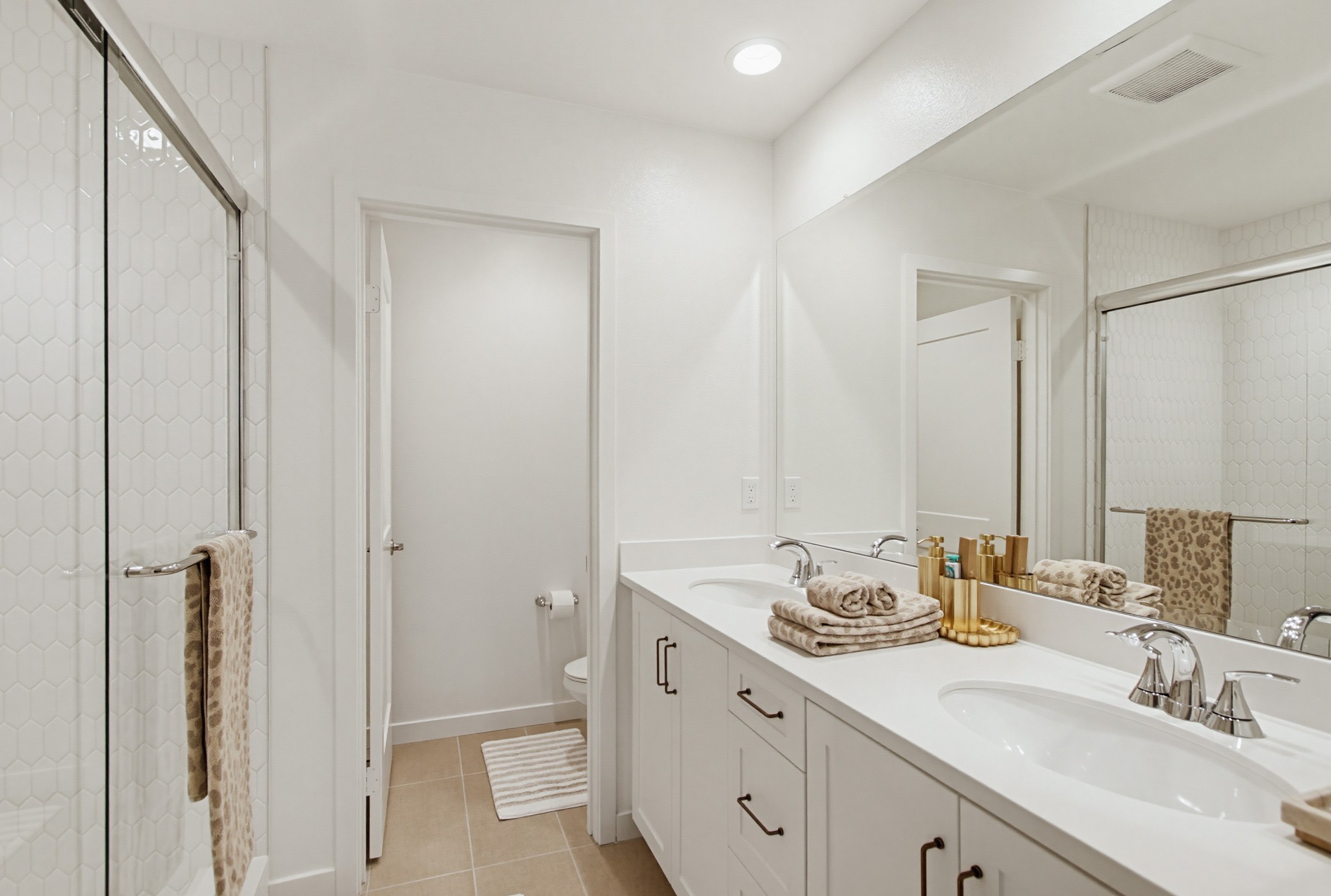 Virtual tour photo 63 of 133 for 2528 Delphinium Ln