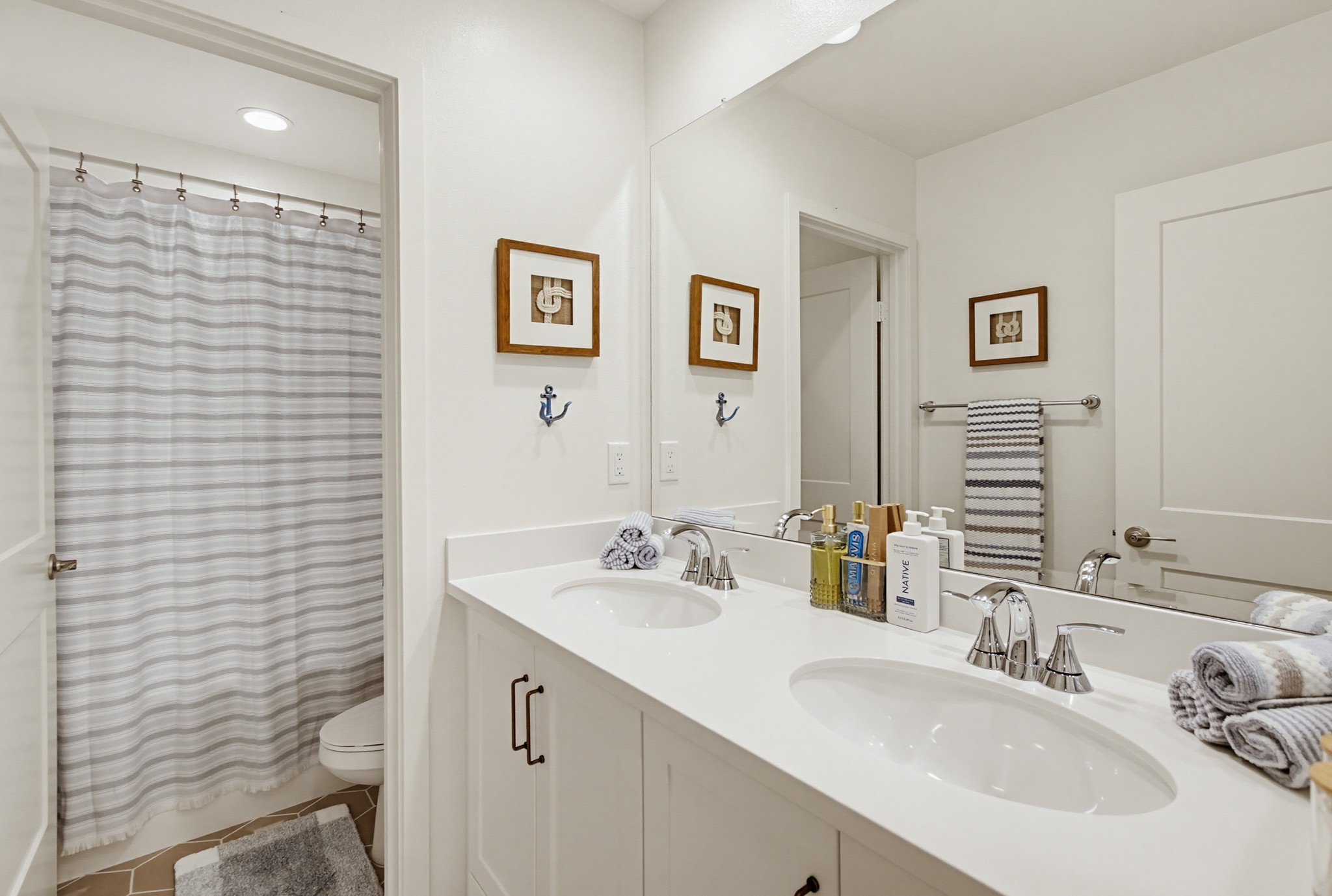 Virtual tour photo 73 of 133 for 2528 Delphinium Ln