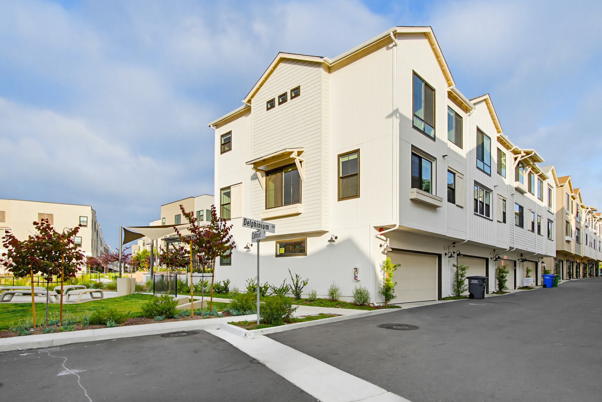 Virtual tour photo 85 of 133 for 2528 Delphinium Ln
