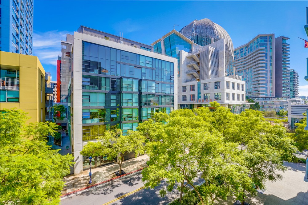 Virtual tour photo 25 of 35 for 253 Tenth Ave UNIT 433